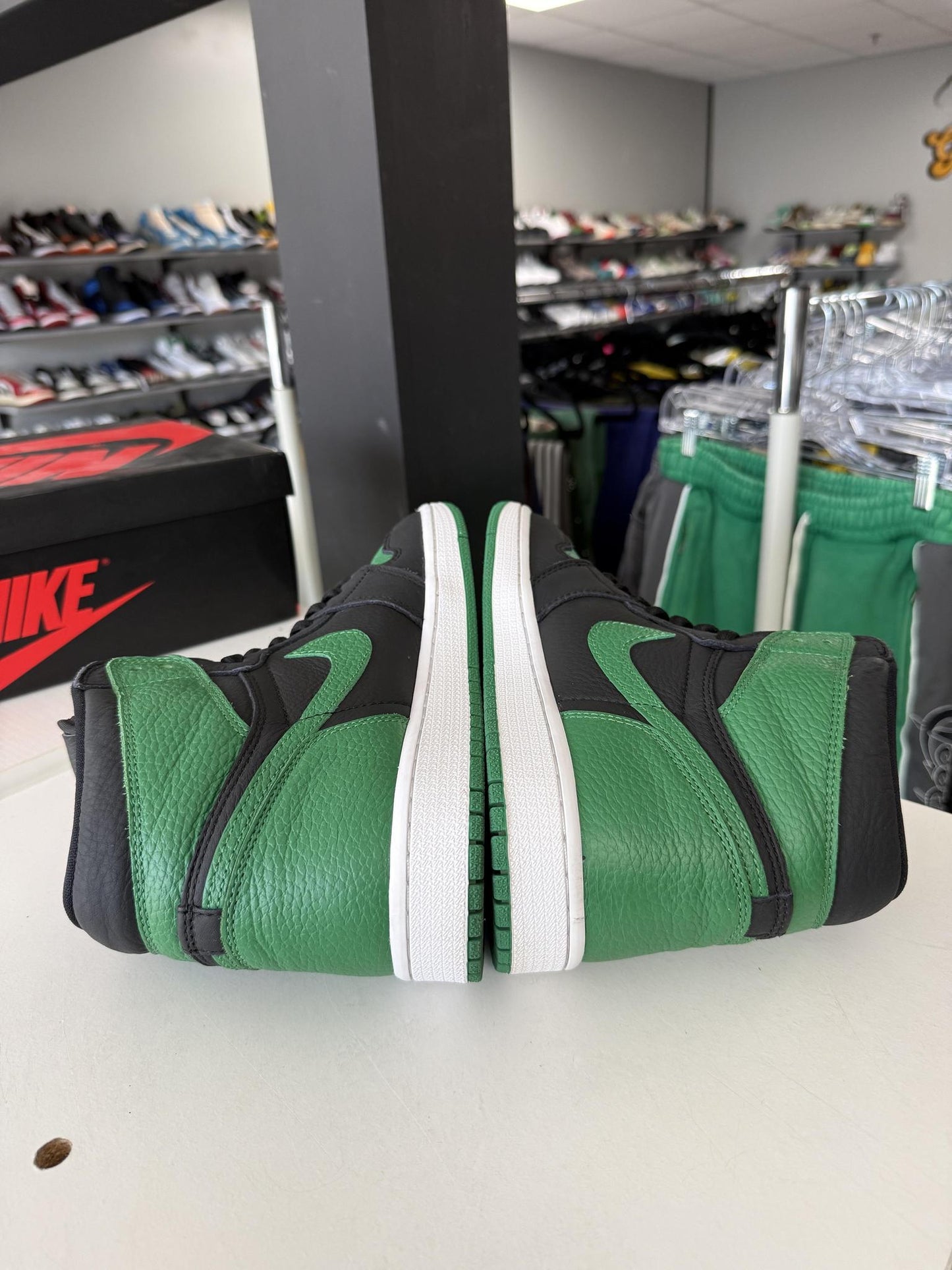Jordan 1 "Pine Green 2.0" Used Size 9