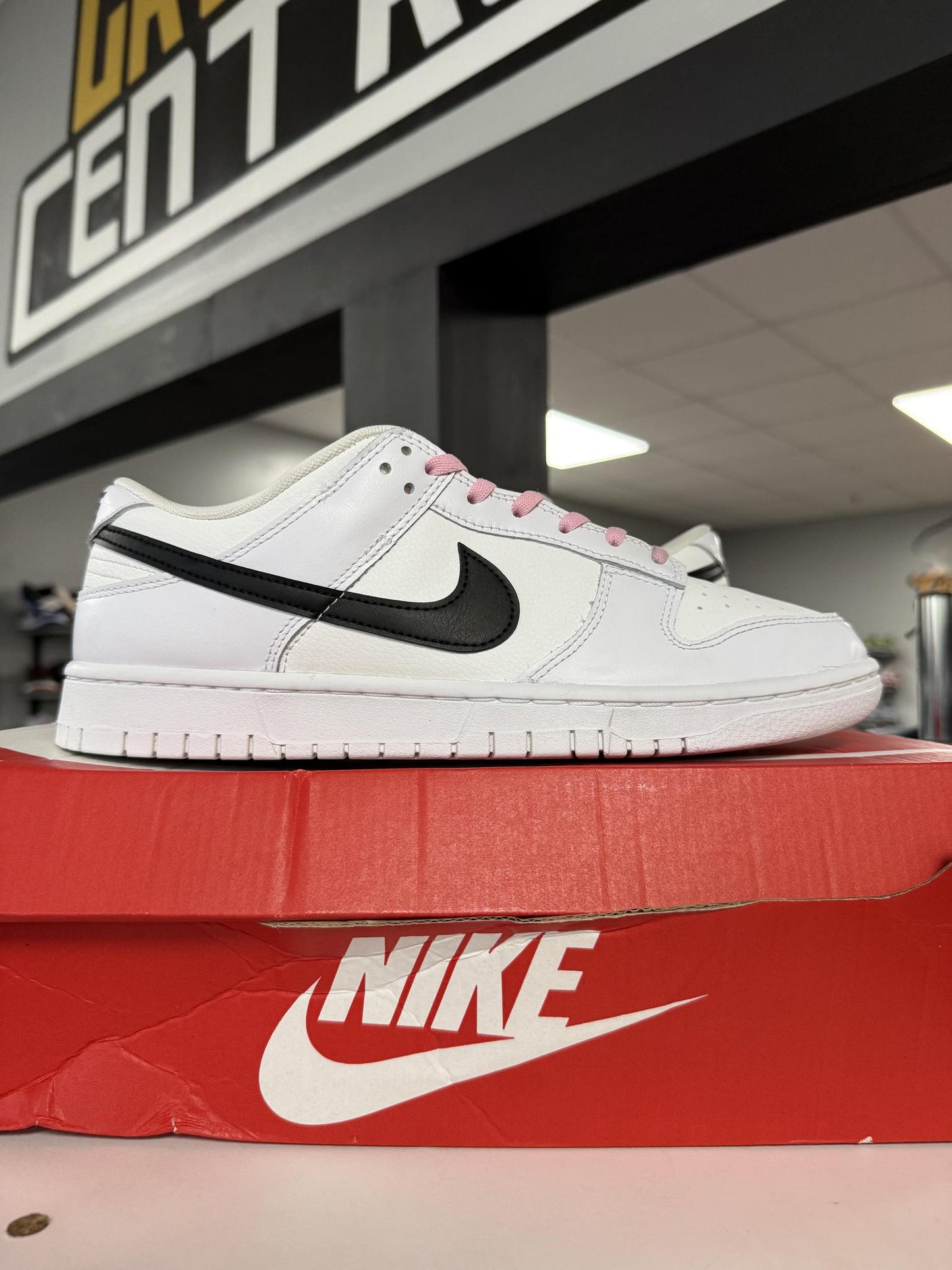 Nike Dunk Low "White Black" Used Size 9.5