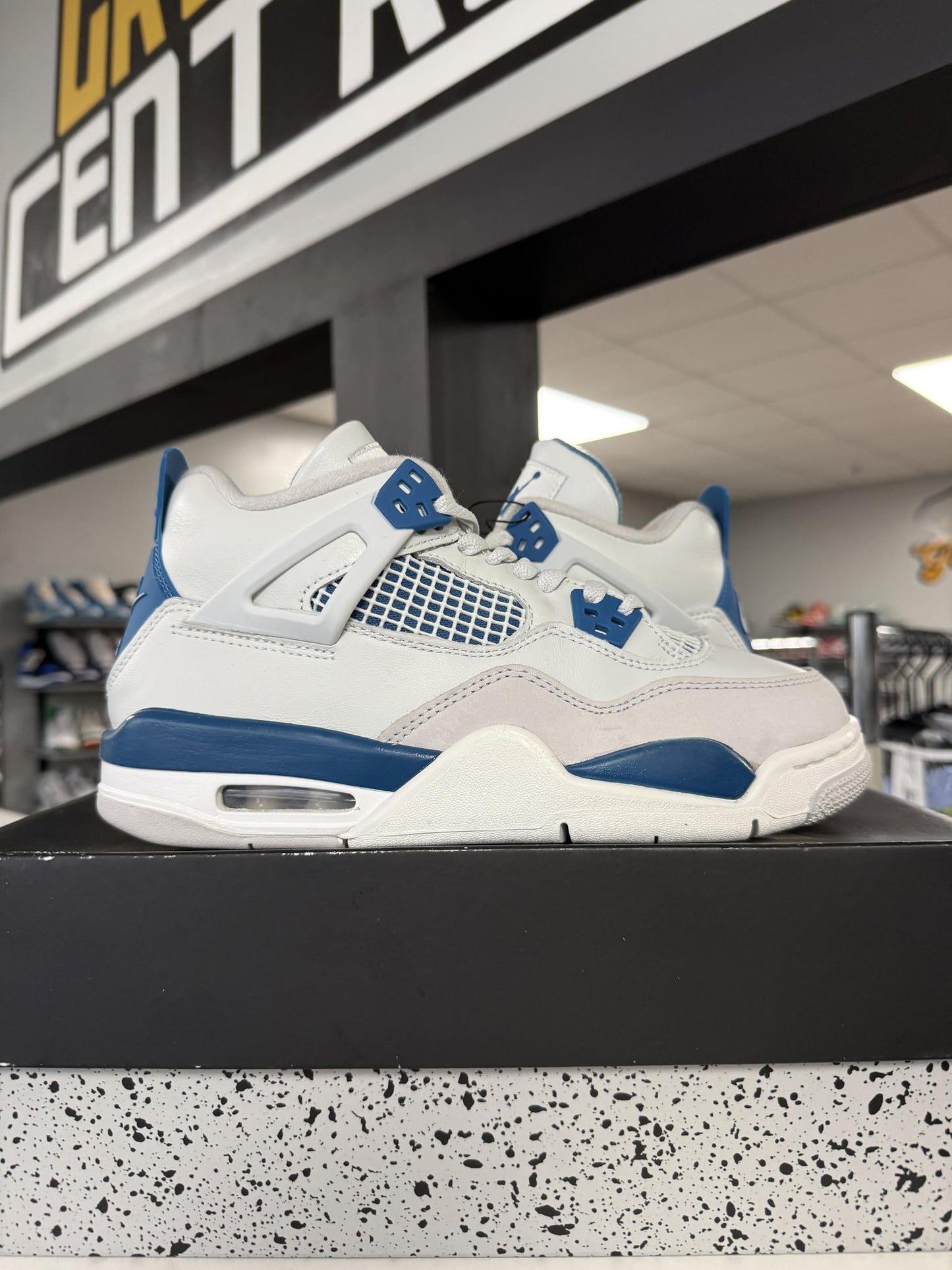 Jordan 4 "Military Blue" Used Size 6.5Y/8W