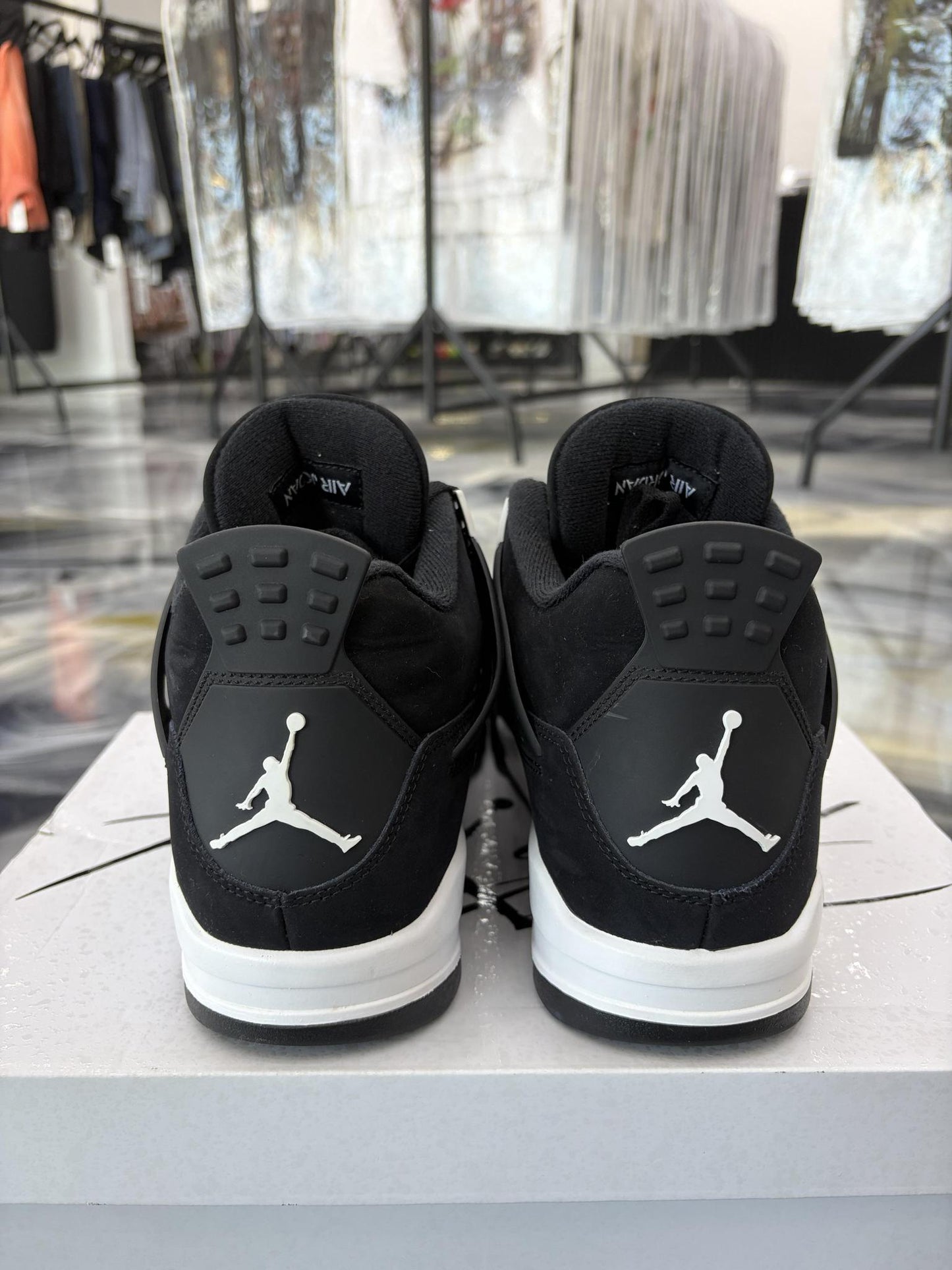Jordan 4 "White Thunder" Used Size 10.5