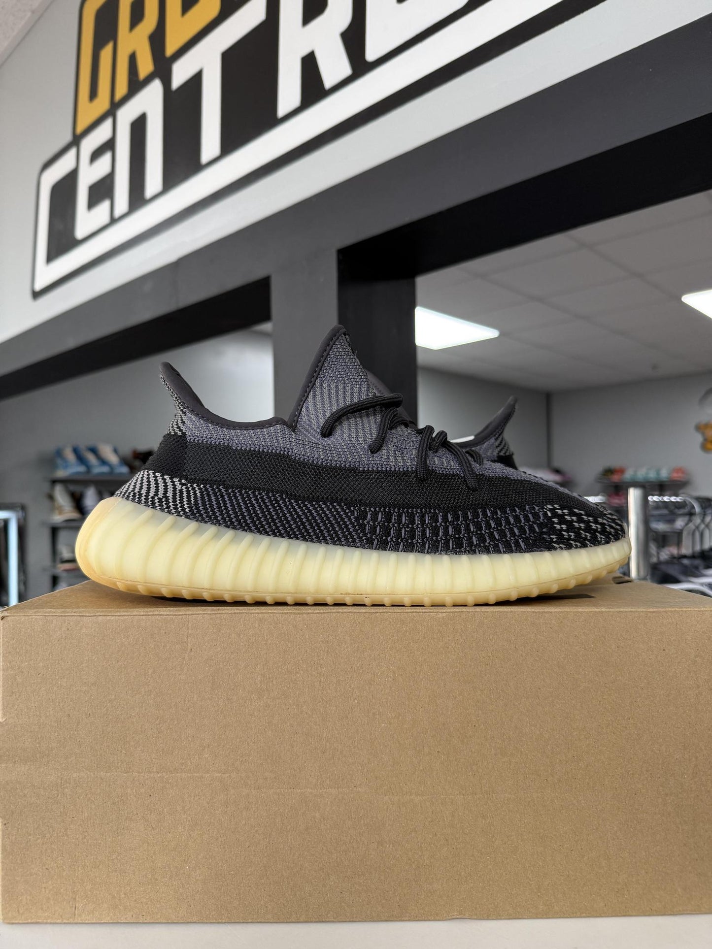Yeezy 350 V2 "Carbon" Used Size 10.5