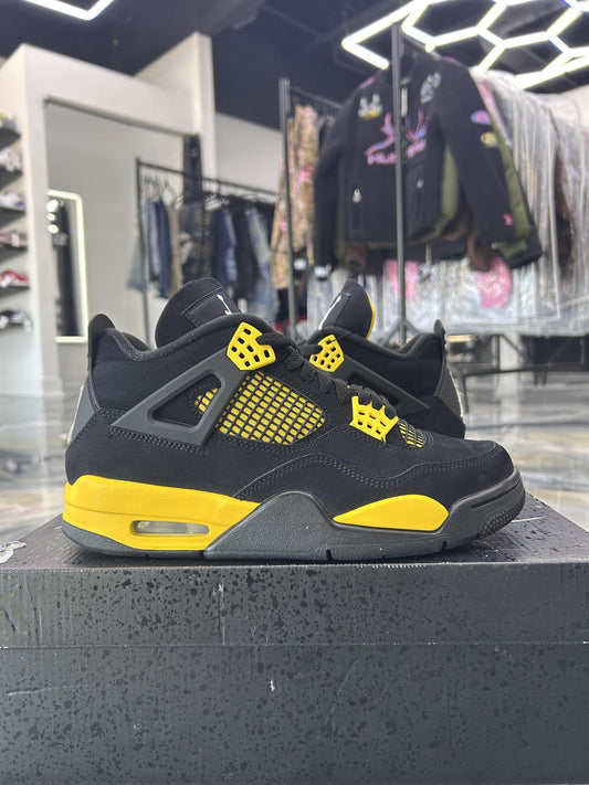 Jordan 4 "Thunder" Used Size 7Y/8.5W