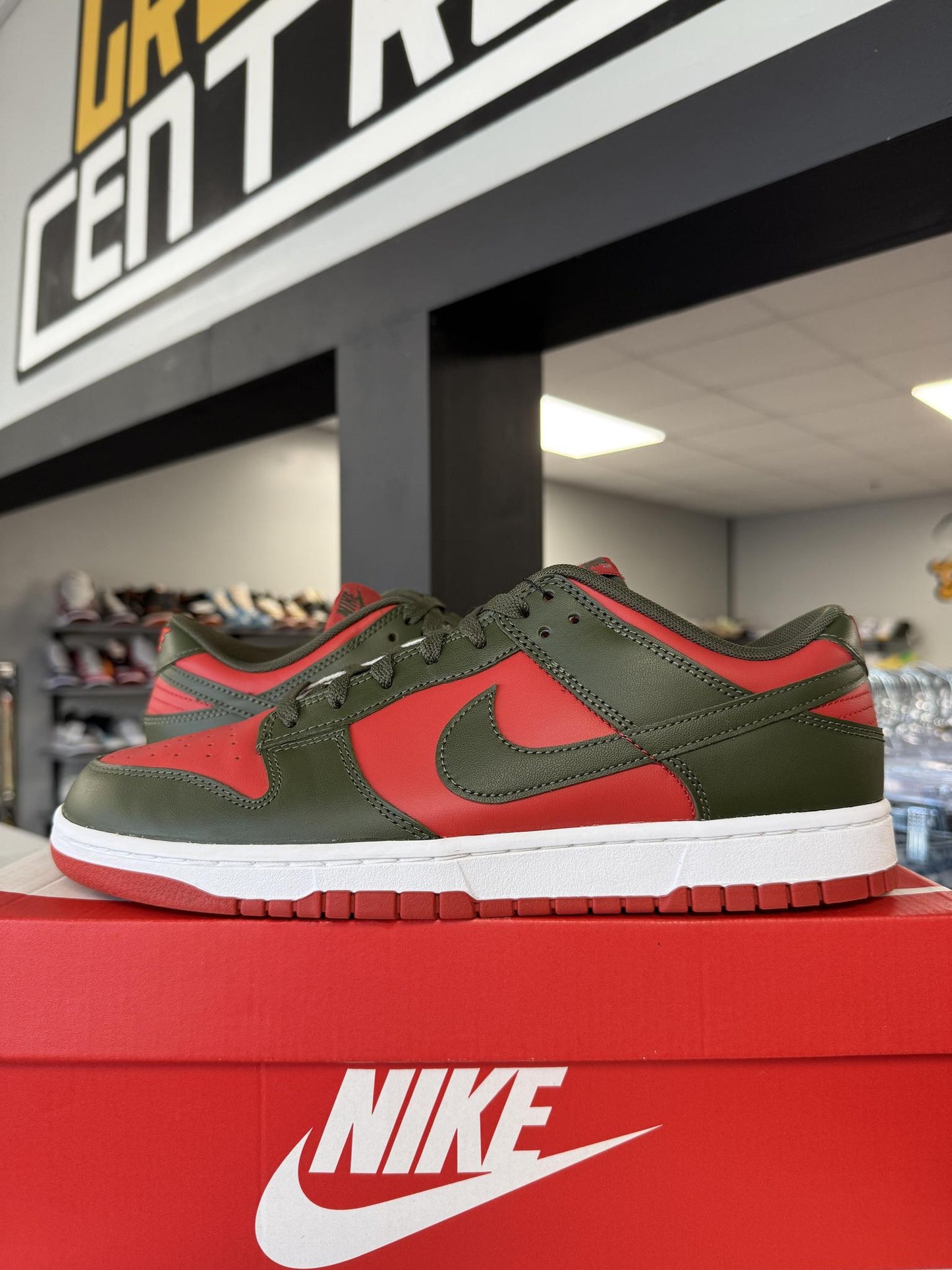 Dunk Low "Mystic Red" Used Size 10.5
