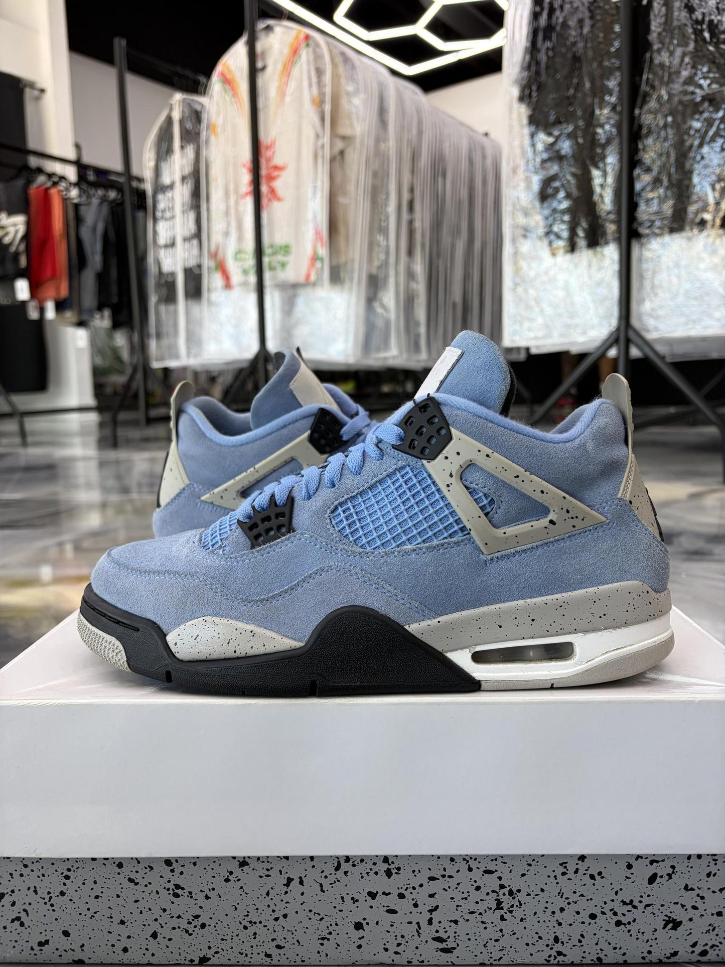 Jordan 4 "University Blue" Used Size 9.5