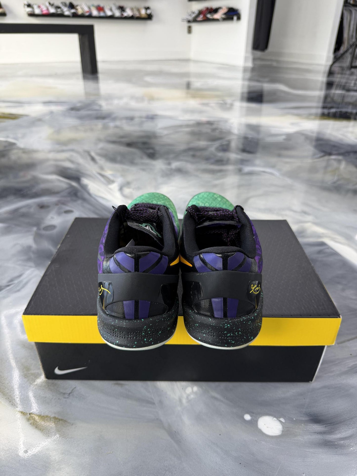 Kobe 8 "Easter" Used Size 9.5