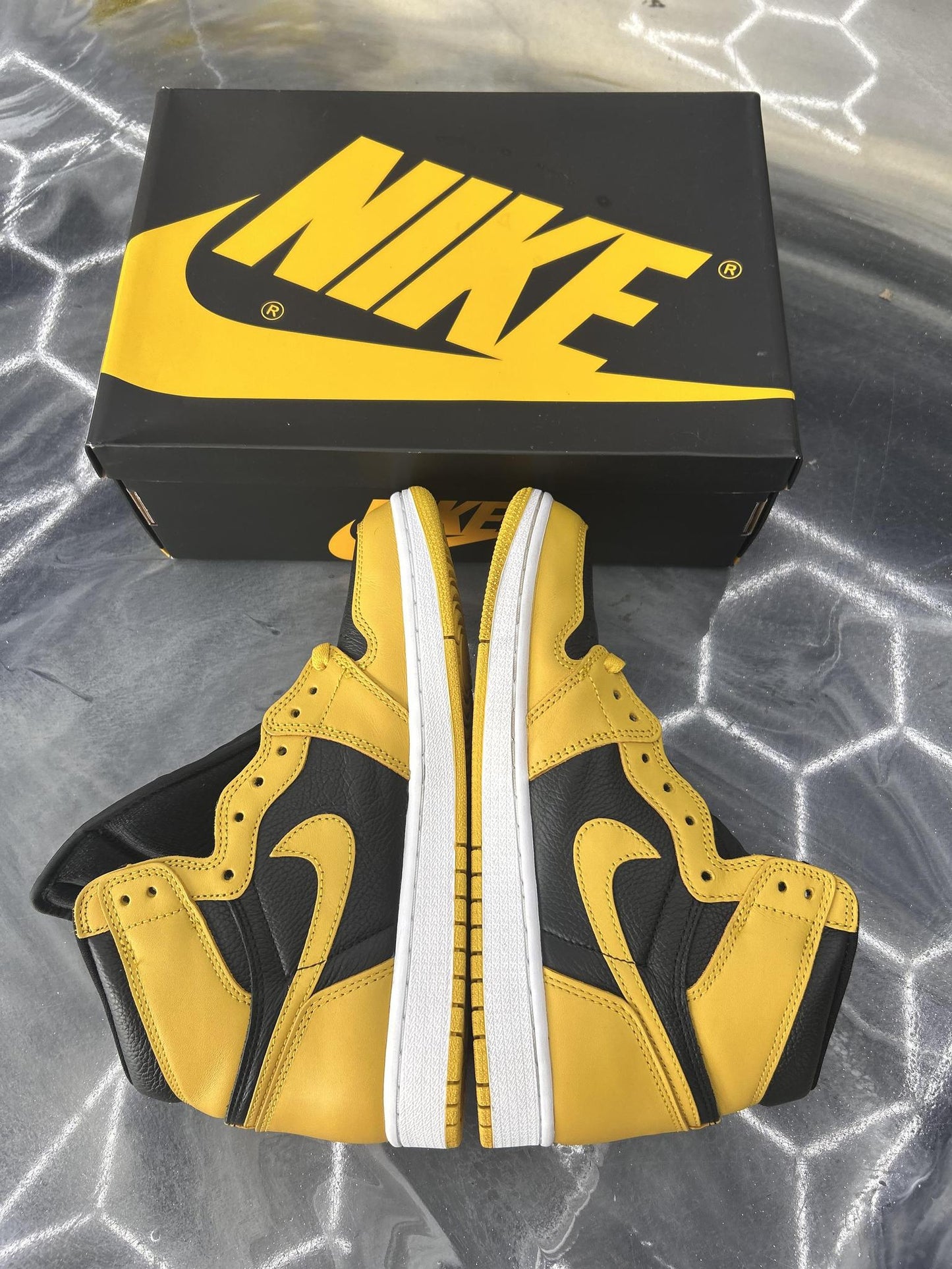 Jordan 1 "Pollen" Used Size 9