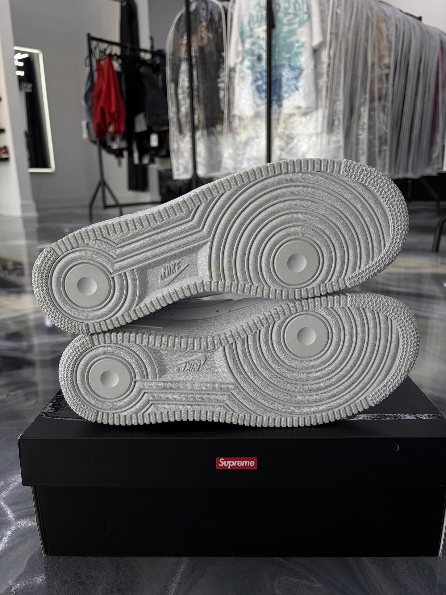 Nike Air Force 1 Supreme "White" Used Size 9