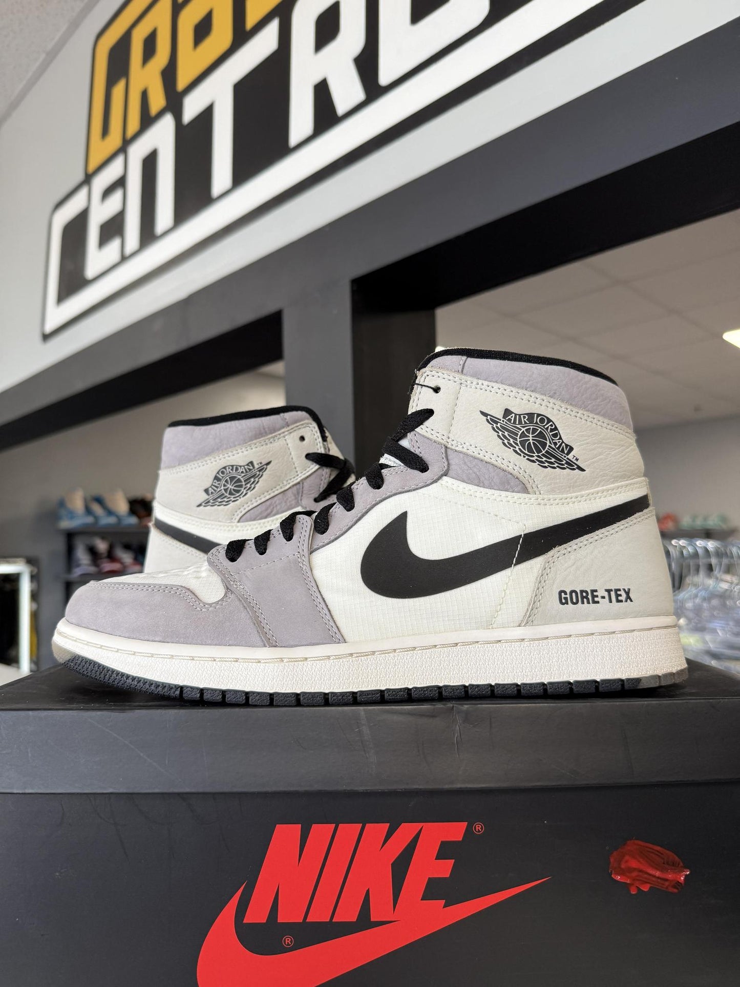 Jordan 1 Goretex "Light Bone" Used Size 10.5