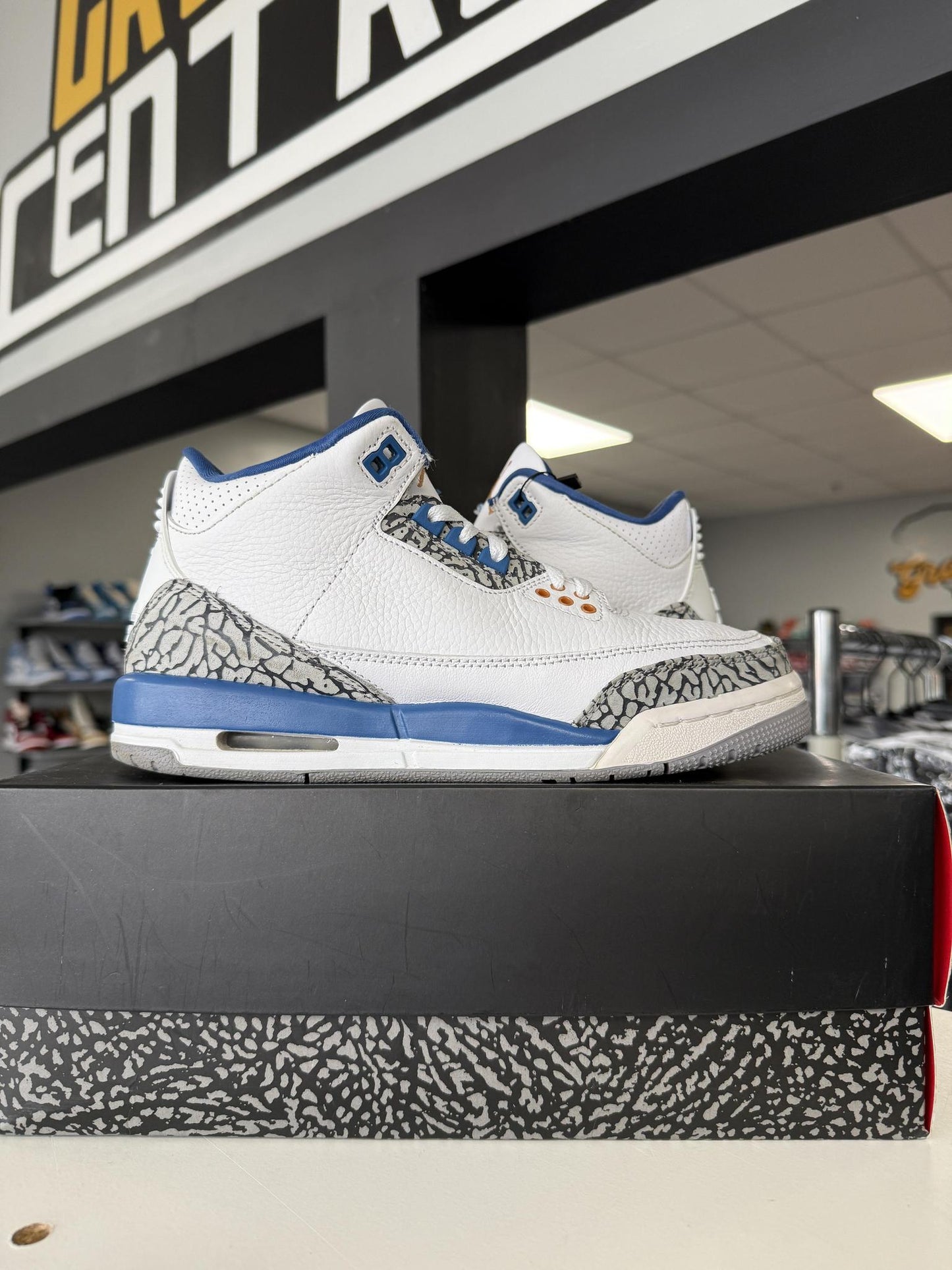 Jordan 3 Wizards Used Size 6.5Y/8W
