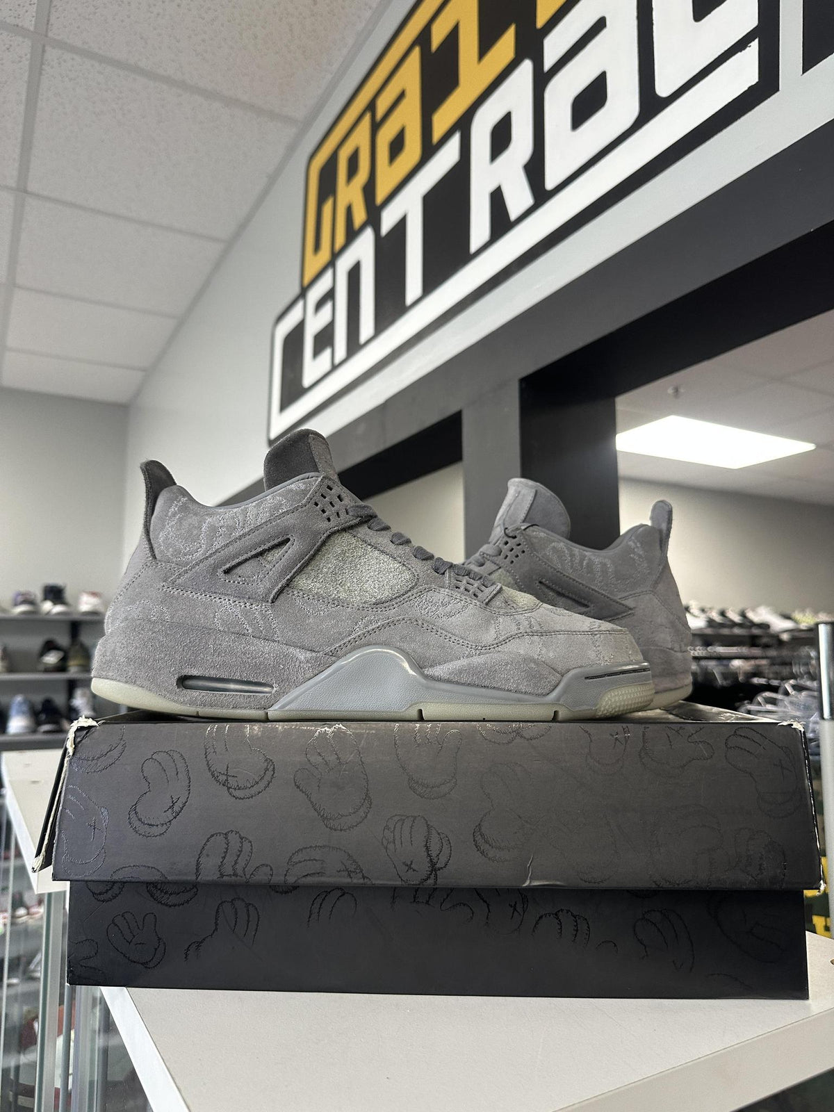Jordan 4 Kaws "Grey" Used Size 13