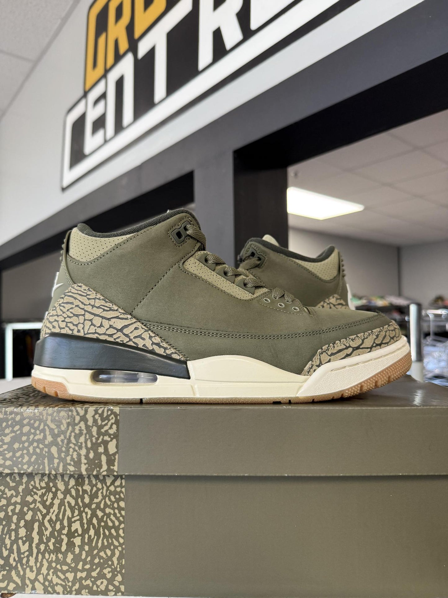 Jordan 3 "Family Affair" Used Size 9.5