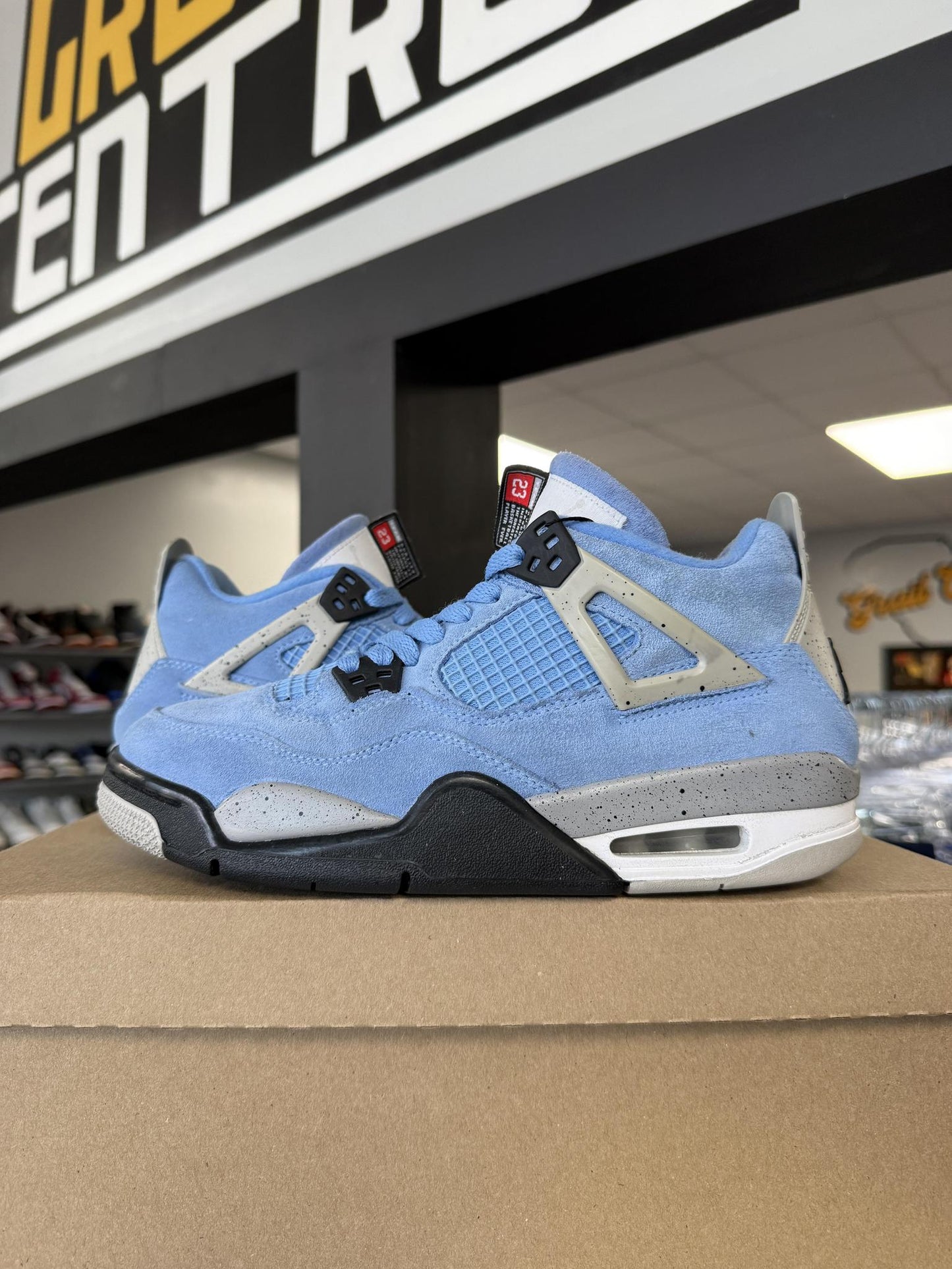 Jordan 4 "University Blue" Used Size 7Y/8.5W