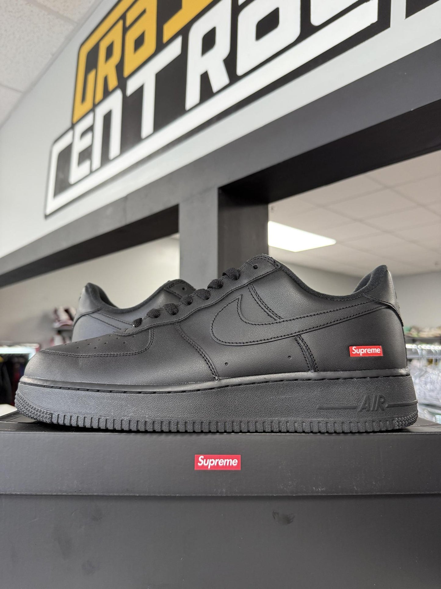 Nike Air Force One Low Supreme Black Used Size 12.5