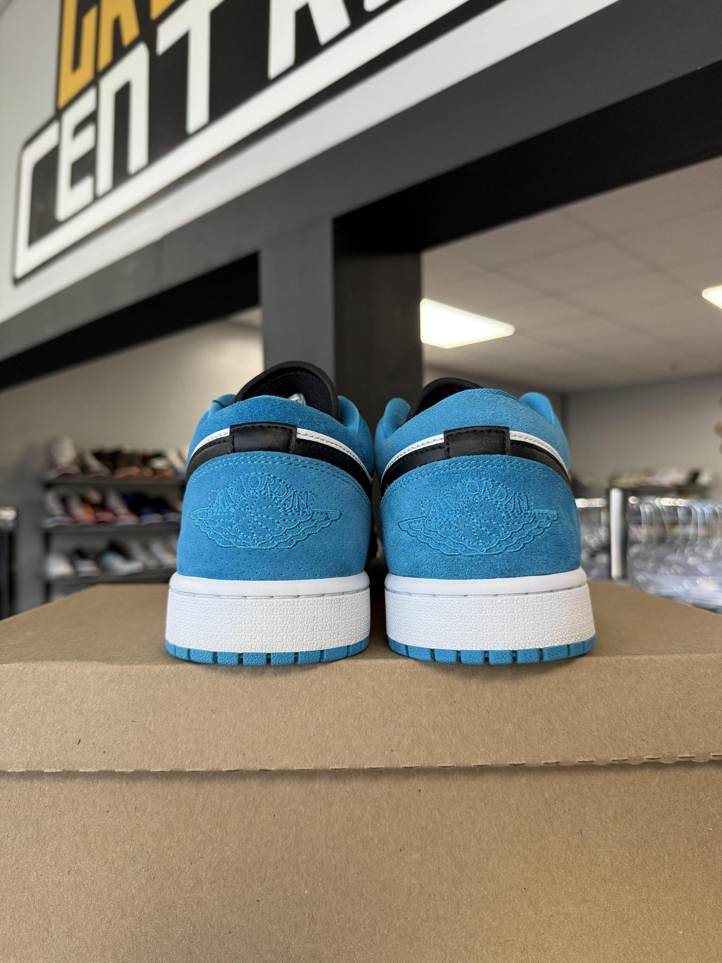 Jordan 1 Low "Laser Blue" Used Size 10.5