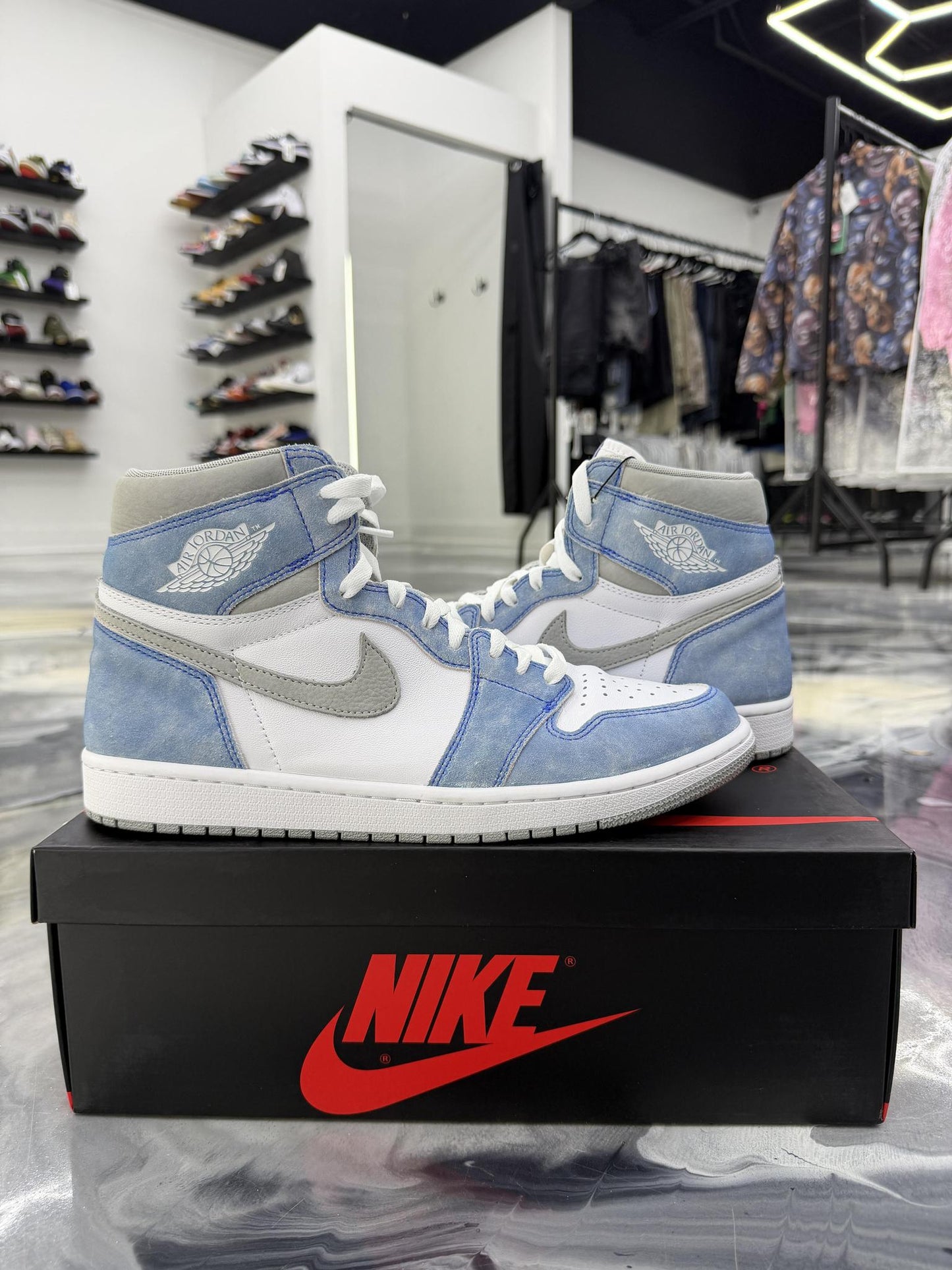 Jordan 1 Hyper Royal Used Size 11