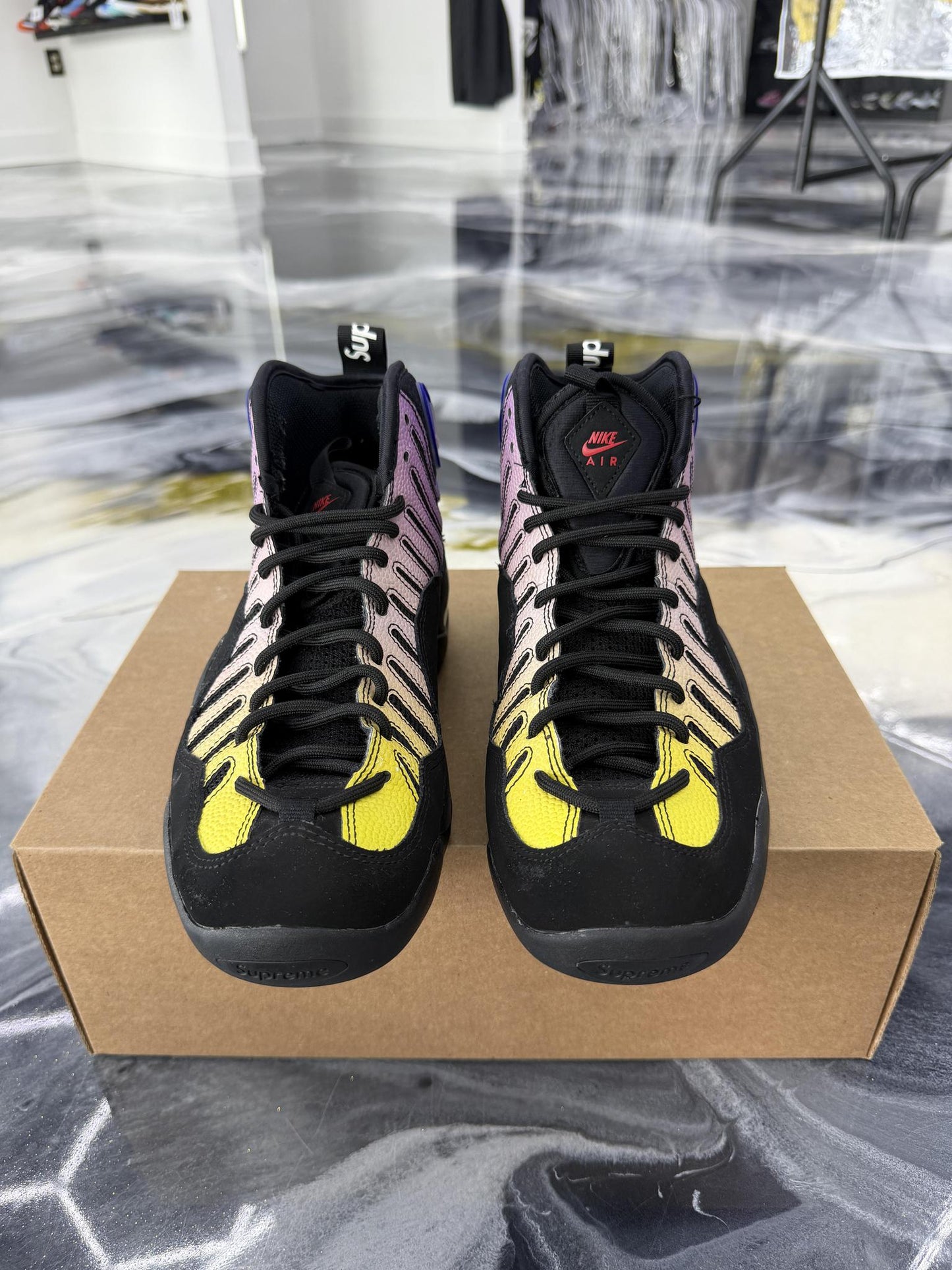 Nike Air Bakin "Supreme" Used Size 7