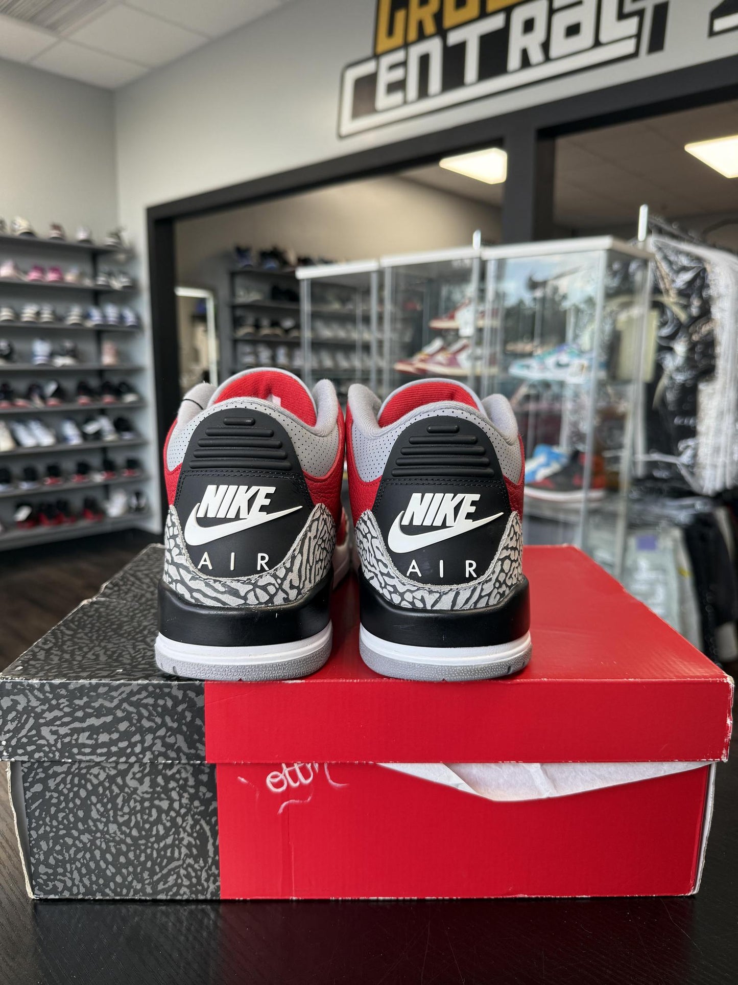 Jordan 3 "Unite Red" Used Size 11