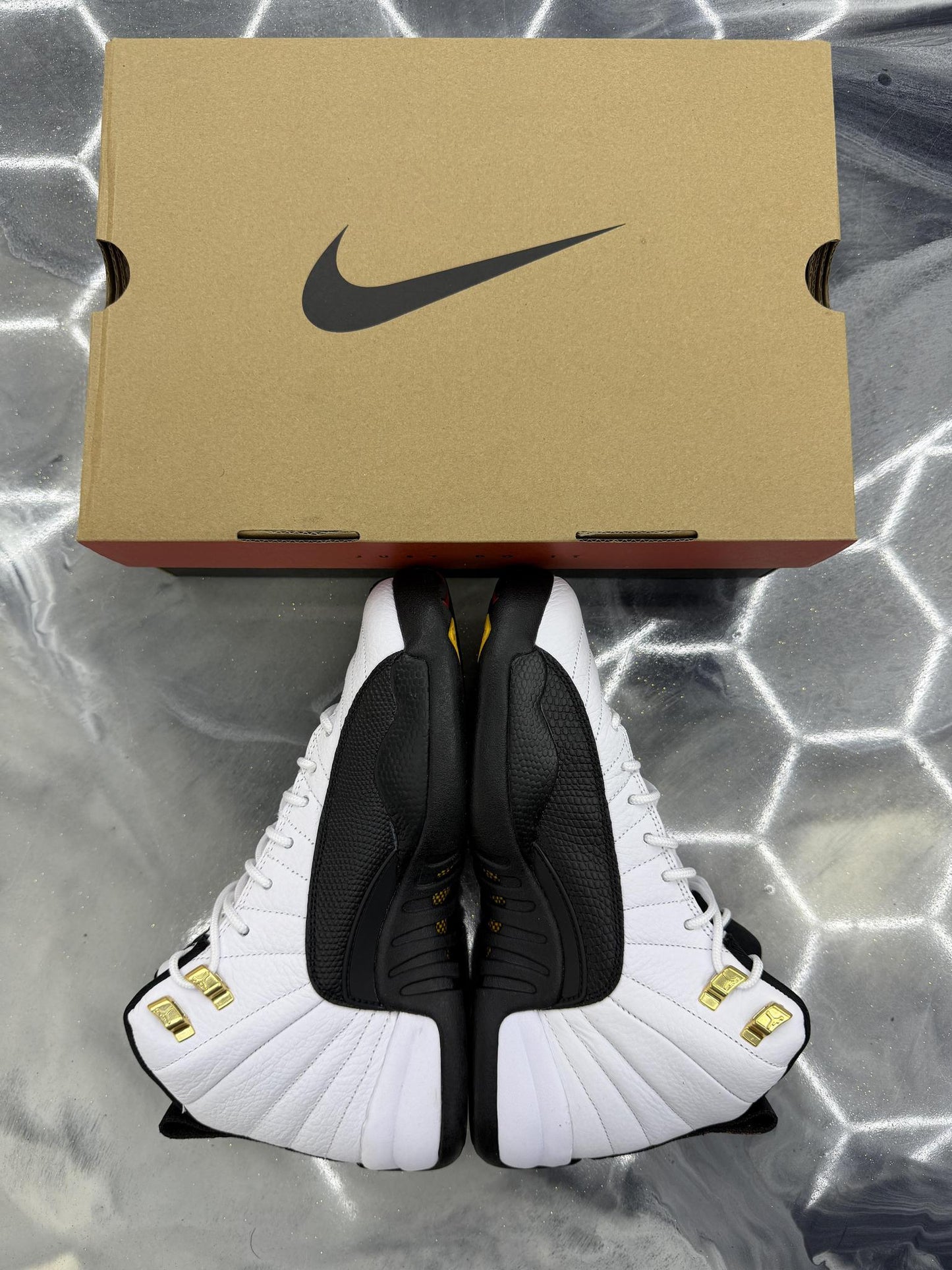 Jordan 12 Taxi Used Size 7Y/8.5W