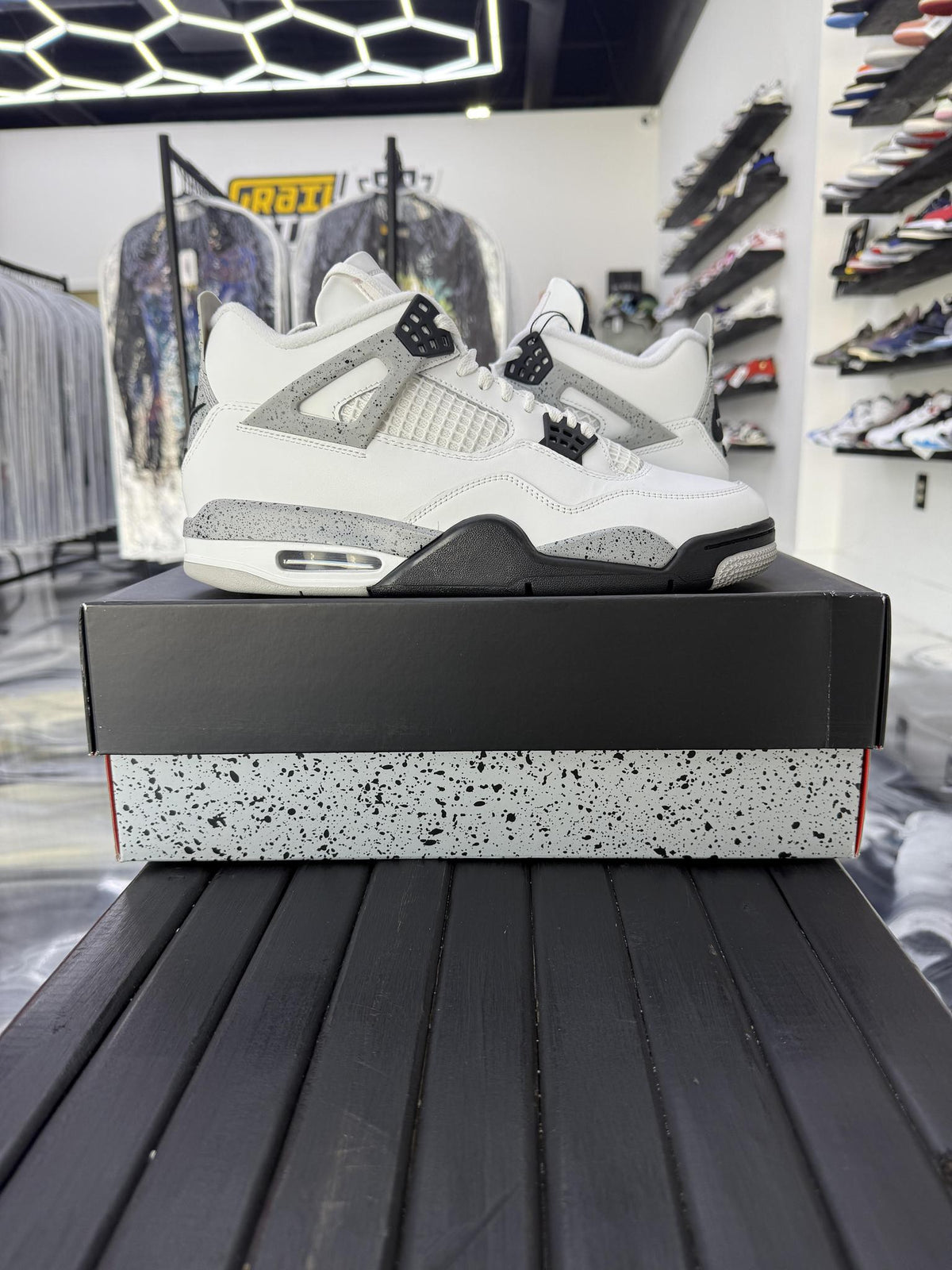 Jordan 4 "White Cement" Used Size 10.5