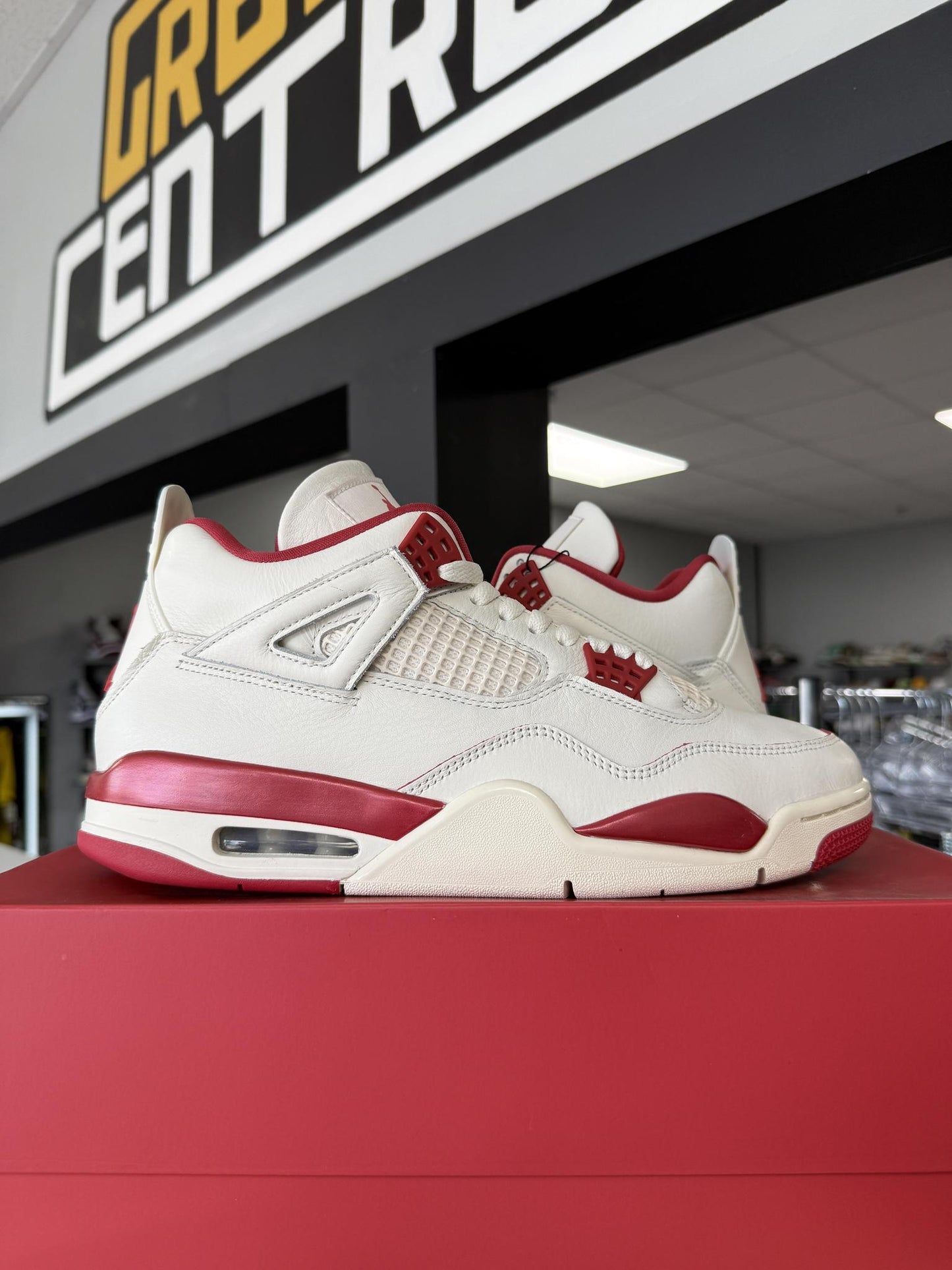 Jordan 4 "Valentines Day" Used Size 11