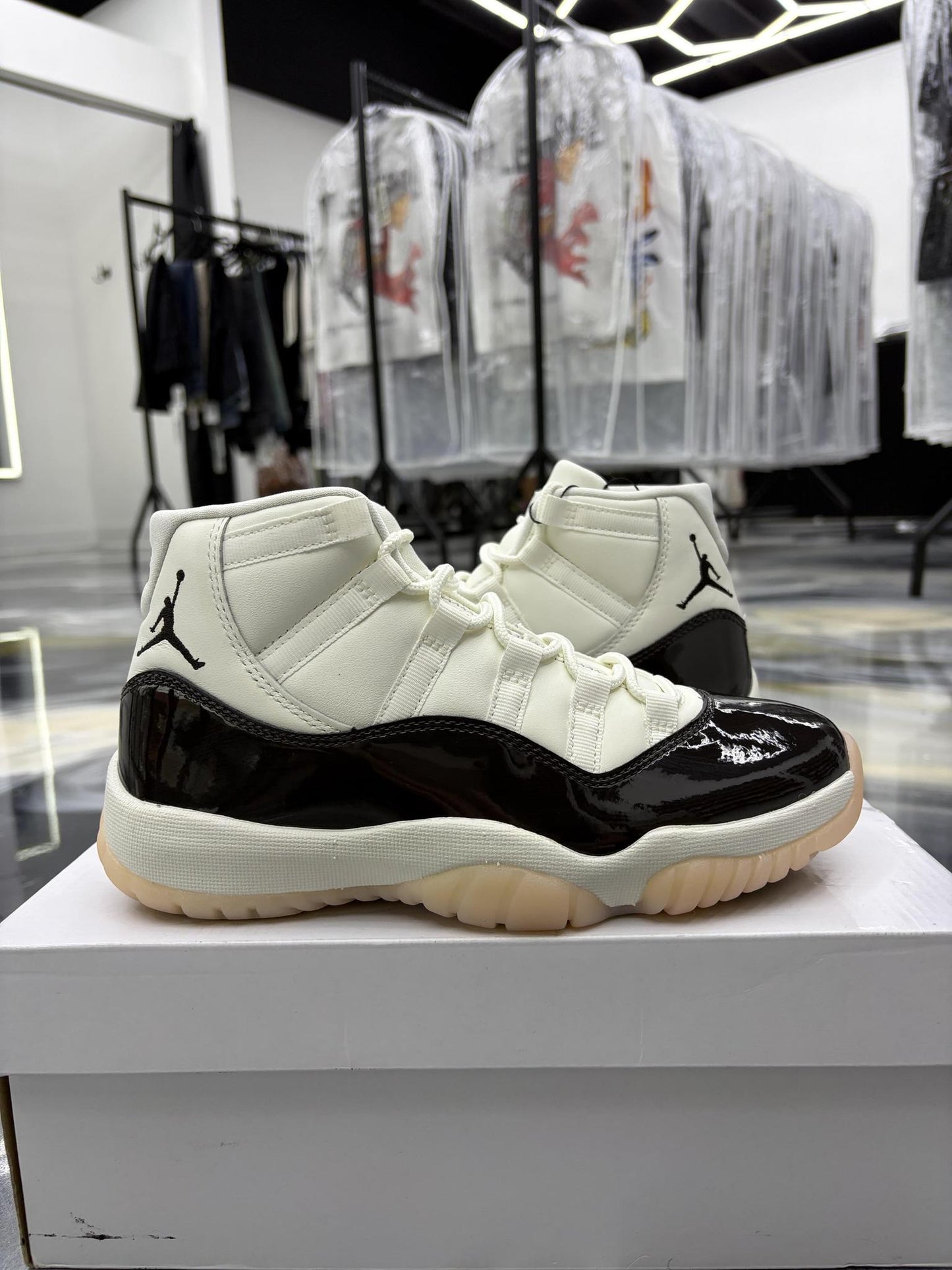 Jordan 11 "Neapolitan" Used Size 5.5Y/7W