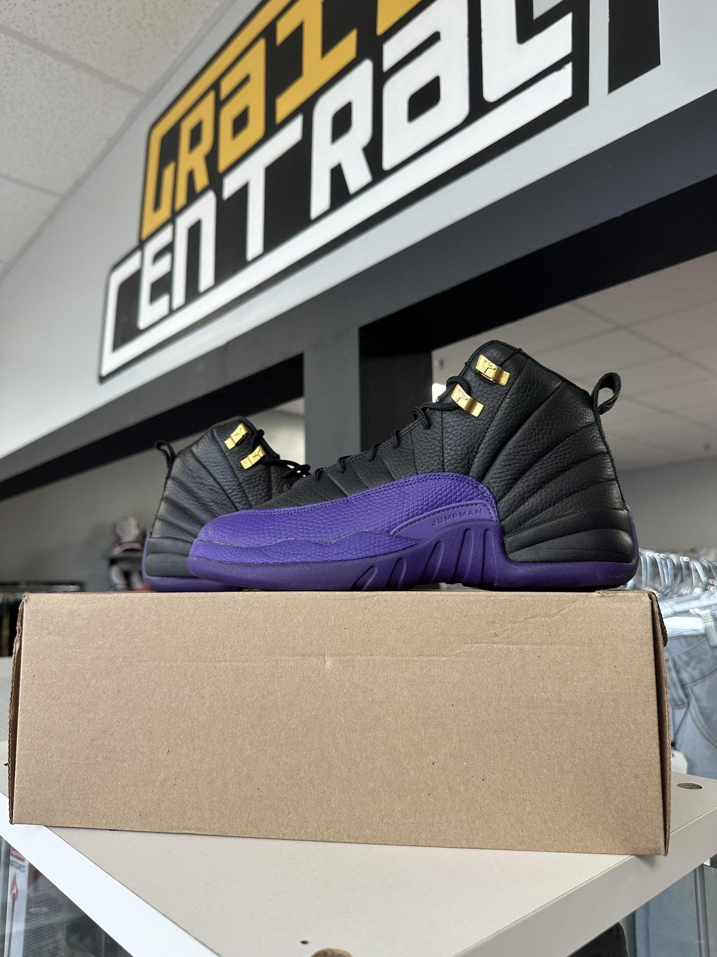Jordan 12 "Field Purple" Size 7Y/8.5W
