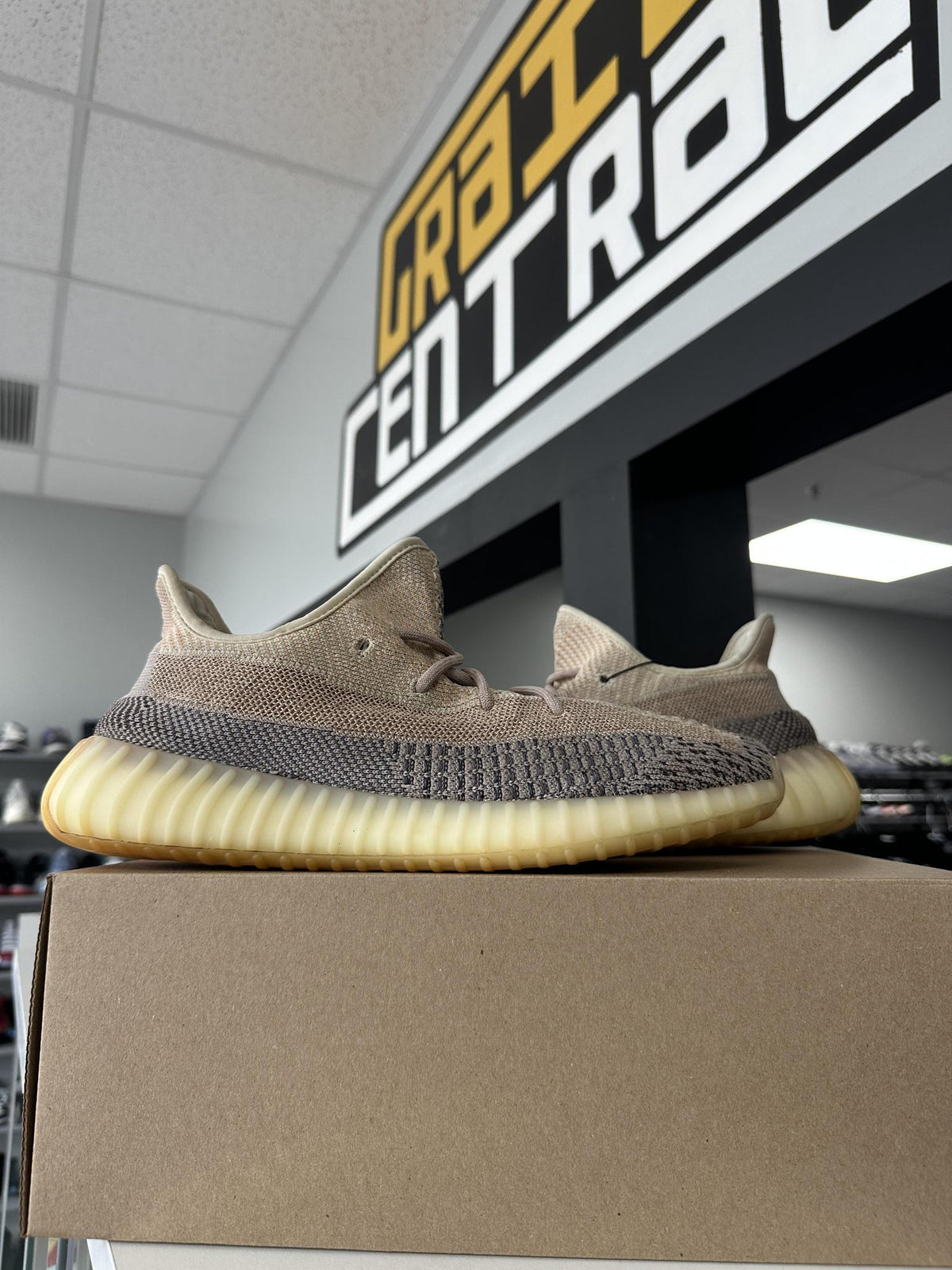 Yeezy 350 "Ash Pearl" Used Size 11.5
