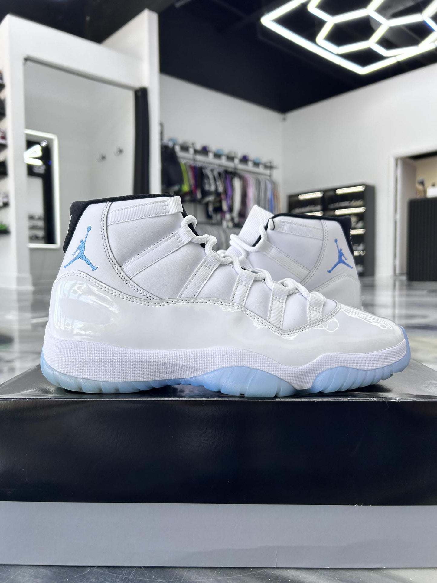 Jordan 11 "Legend Blue" Used Size 10