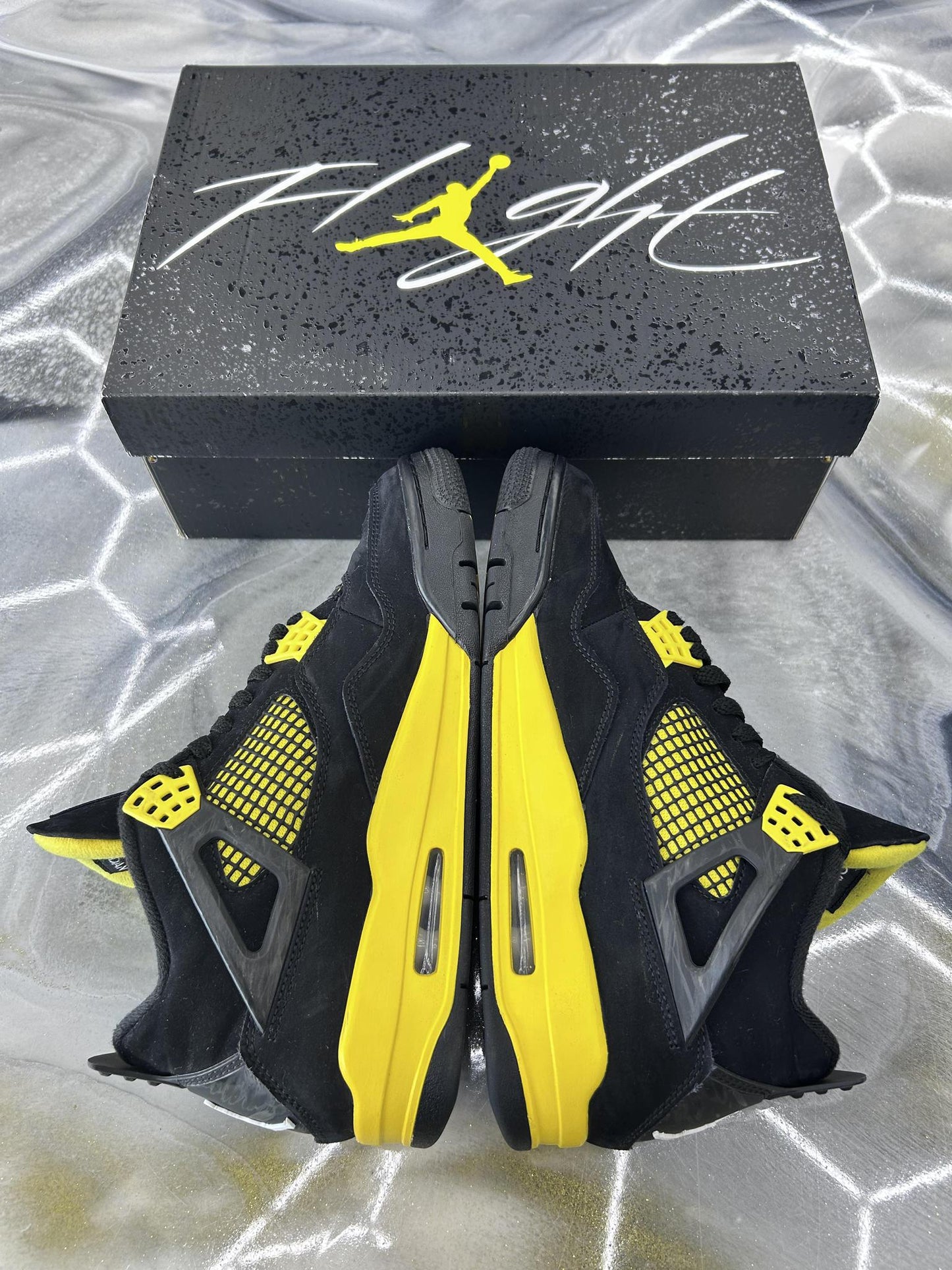 Jordan 4 "Thunder" Used Size 9