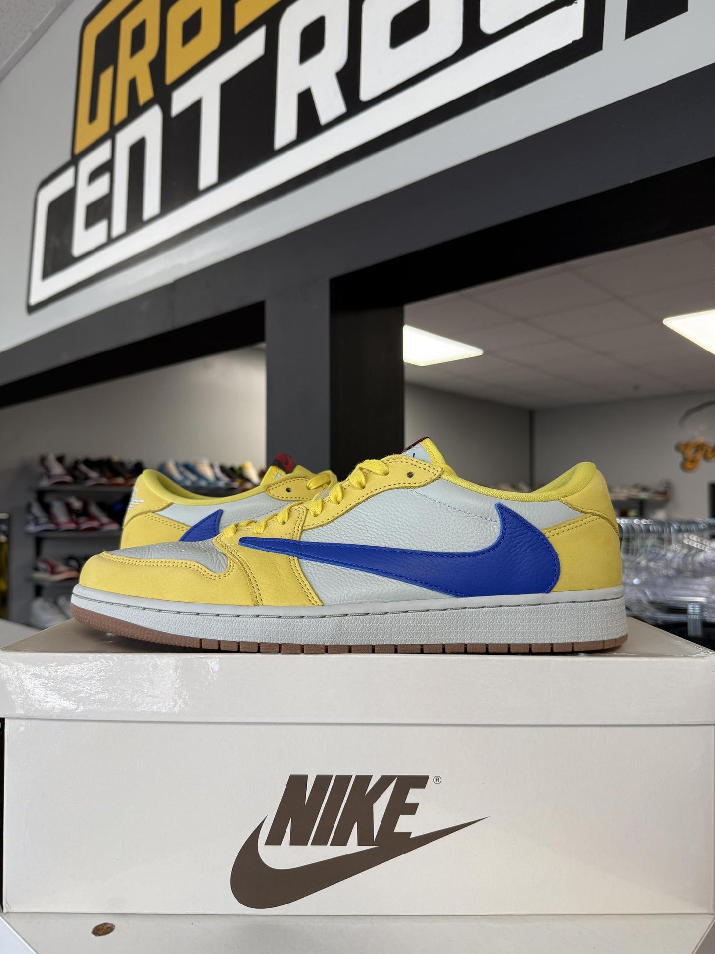 Jordan 1 Low x Travis Scott "Canary" Used Size 12.5