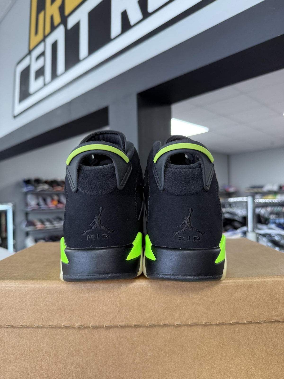 Jordan 6 "Electric Green" Used Size 5.5Y/7W