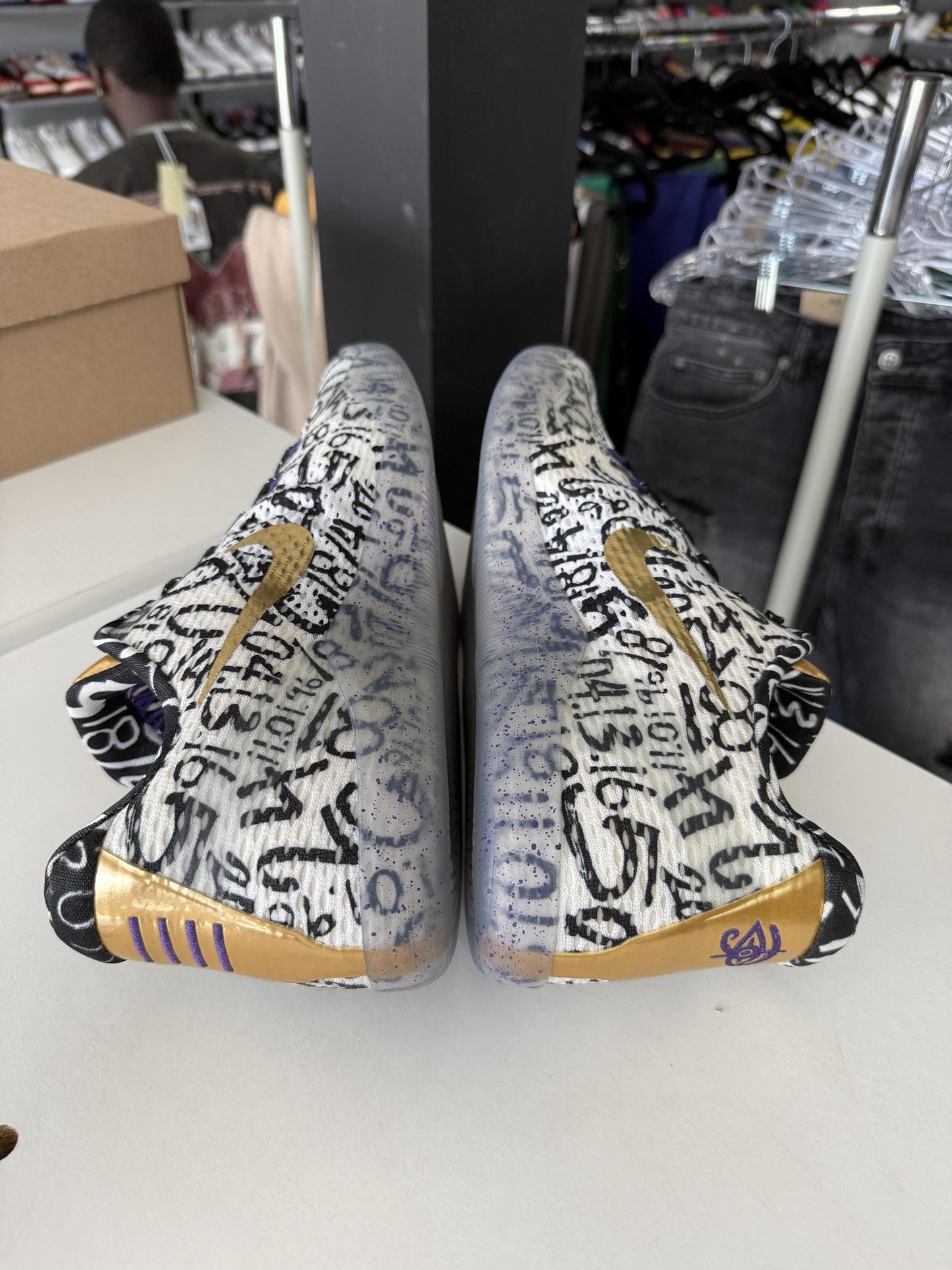Kobe 11 Low ID "White Gold" Used Size 14