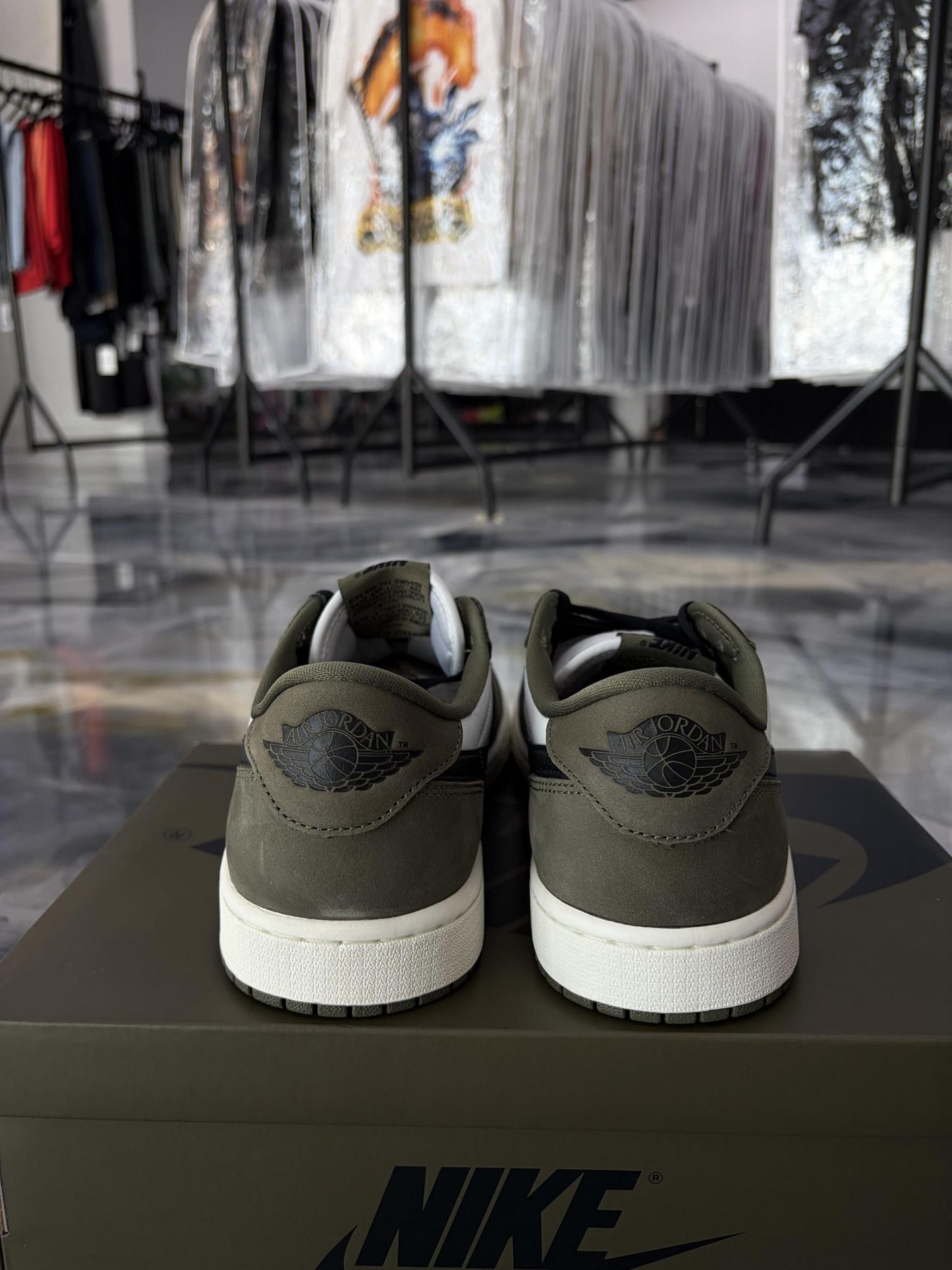 Jordan 1 Low "Medium Olive" Used Size 9.5