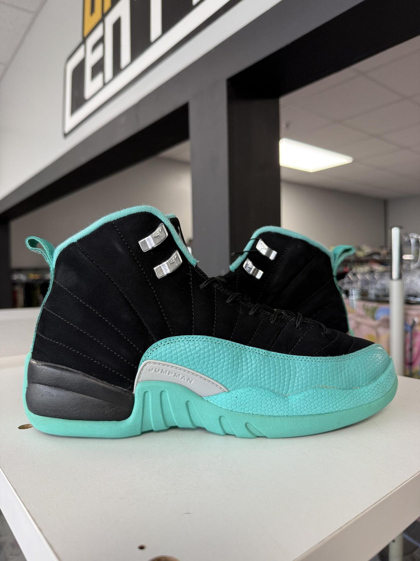 Jordan 12 "Hyper Jade" Used Size 8