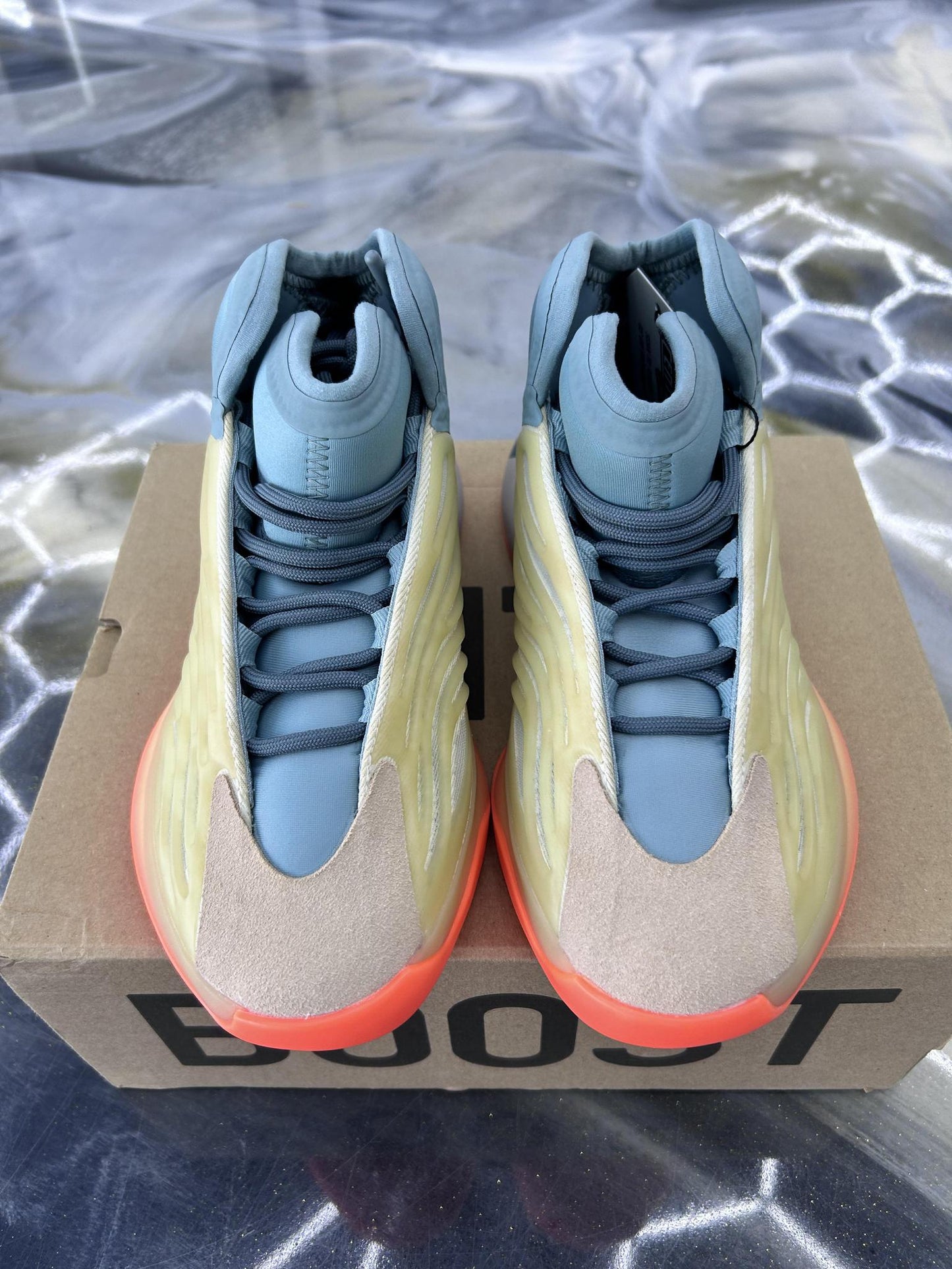 Yeezy QNTM "Hi Res Coral" Size 6Y/7.5W