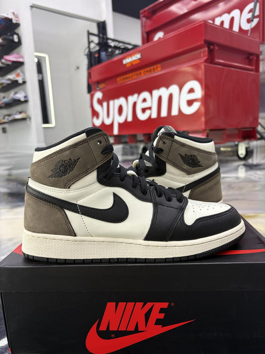 Jordan 1 High "Mocha" Used Size 6.5Y/8W