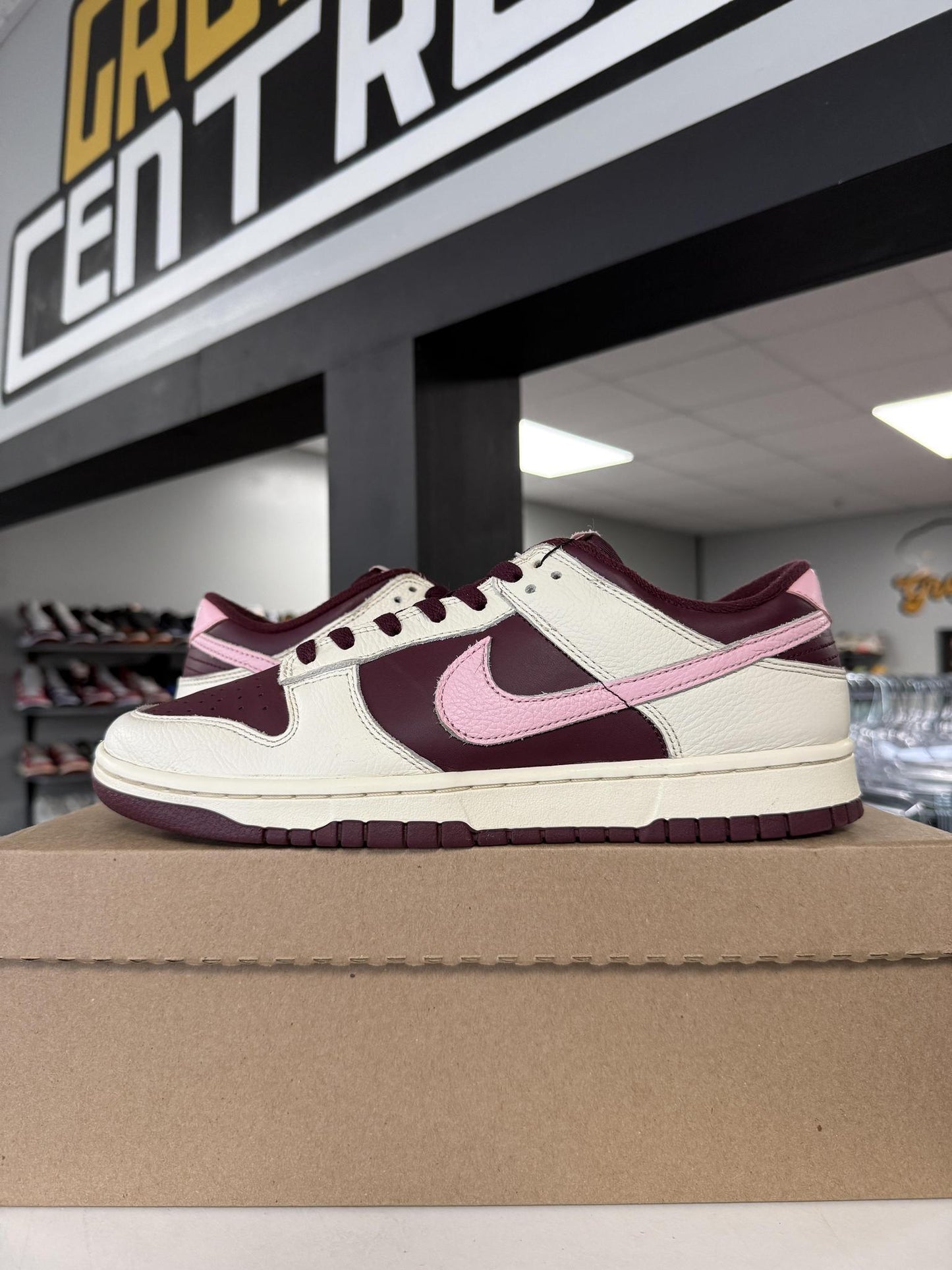 Dunk Low "Valentines Day" Used Size 10.5