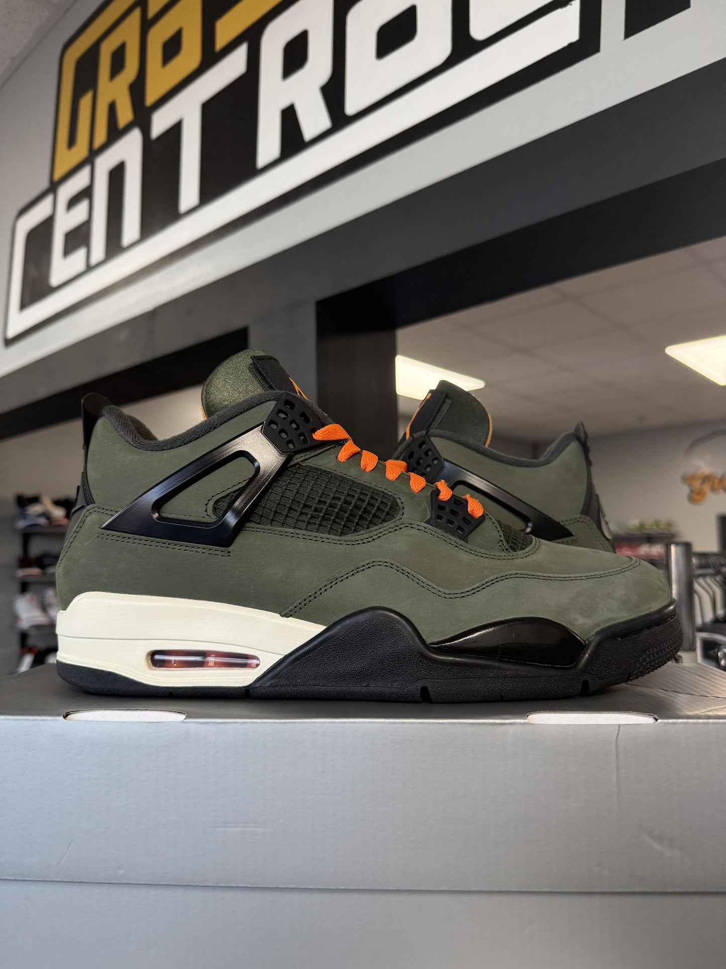 Jordan 4 Undefeated Used