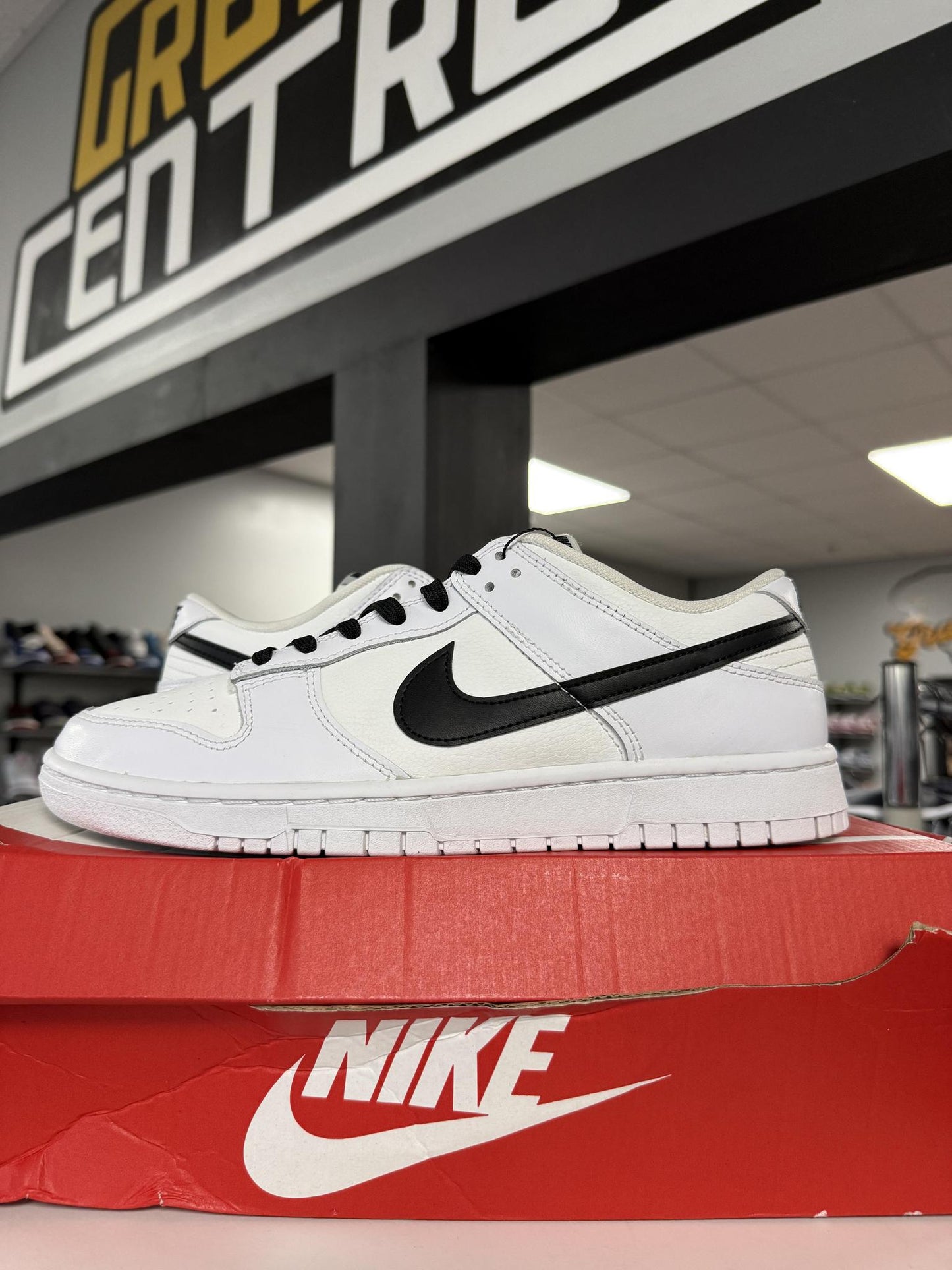 Nike Dunk Low "White Black" Used Size 9.5
