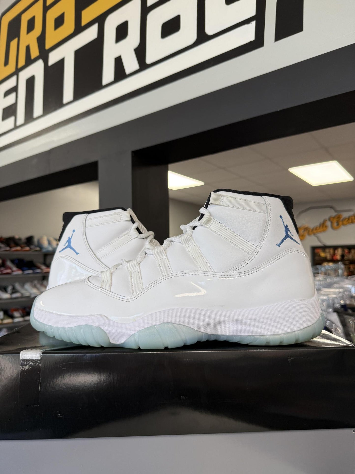 Jordan 11 "Legend Blue" Used Size 13