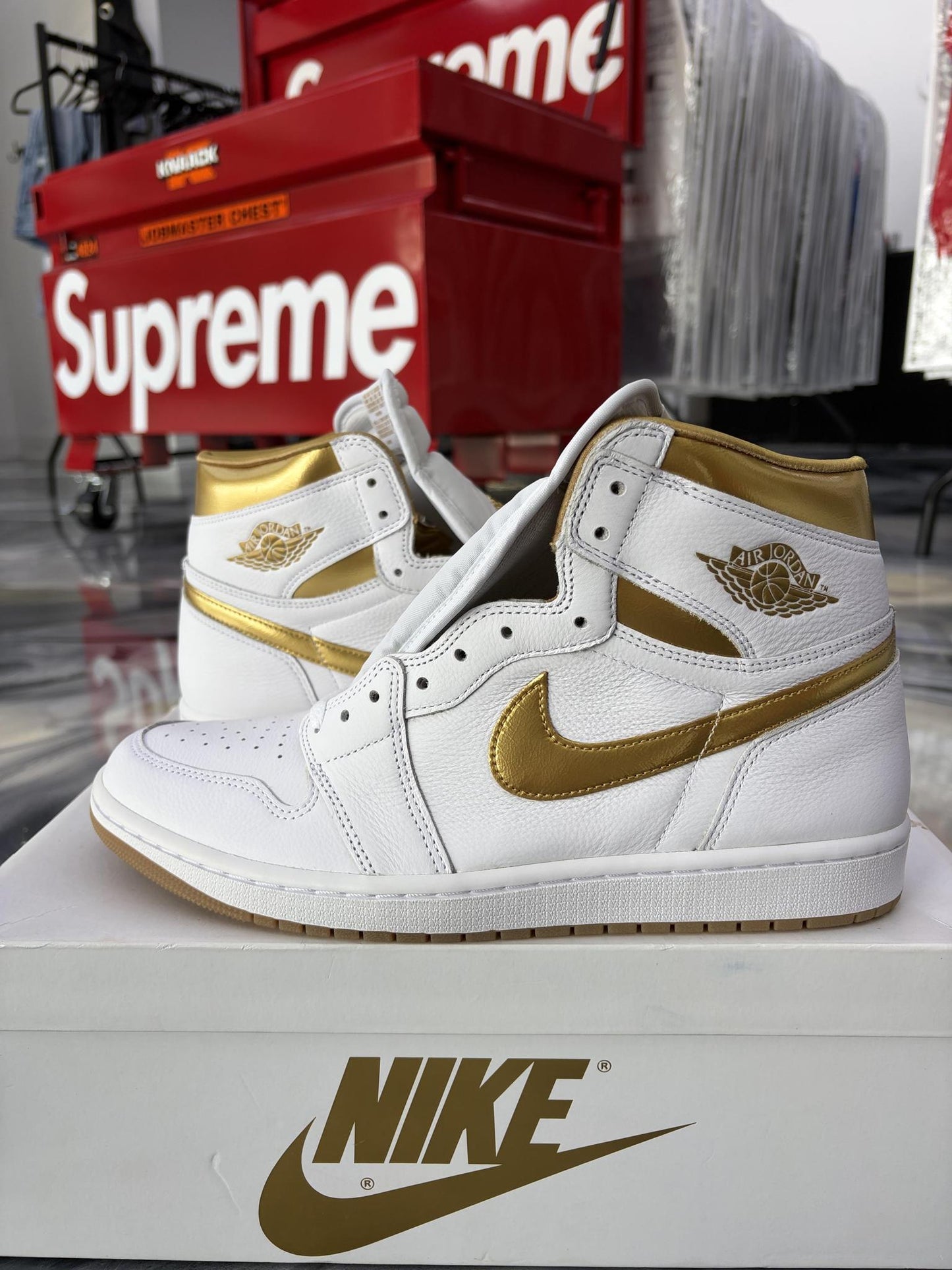 Jordan 1 "Metallic Gold" Used Size 12.5W/11M