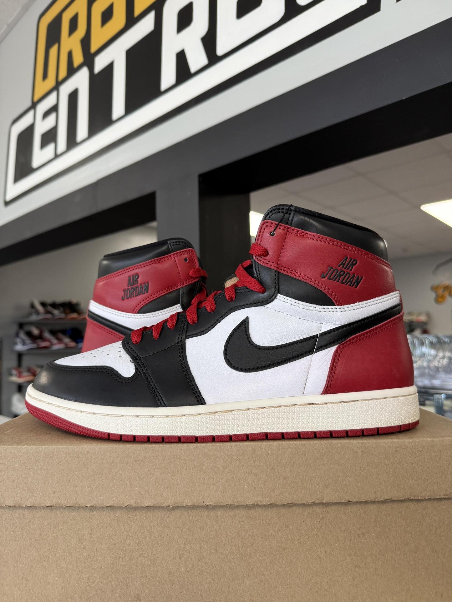 Jordan 1 "Black Toe Reimagined" Used Size 11