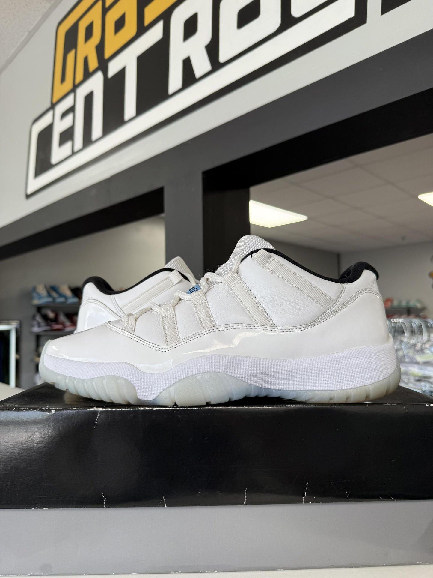 Jordan 11 Low "Legend Blue" Used Size 12