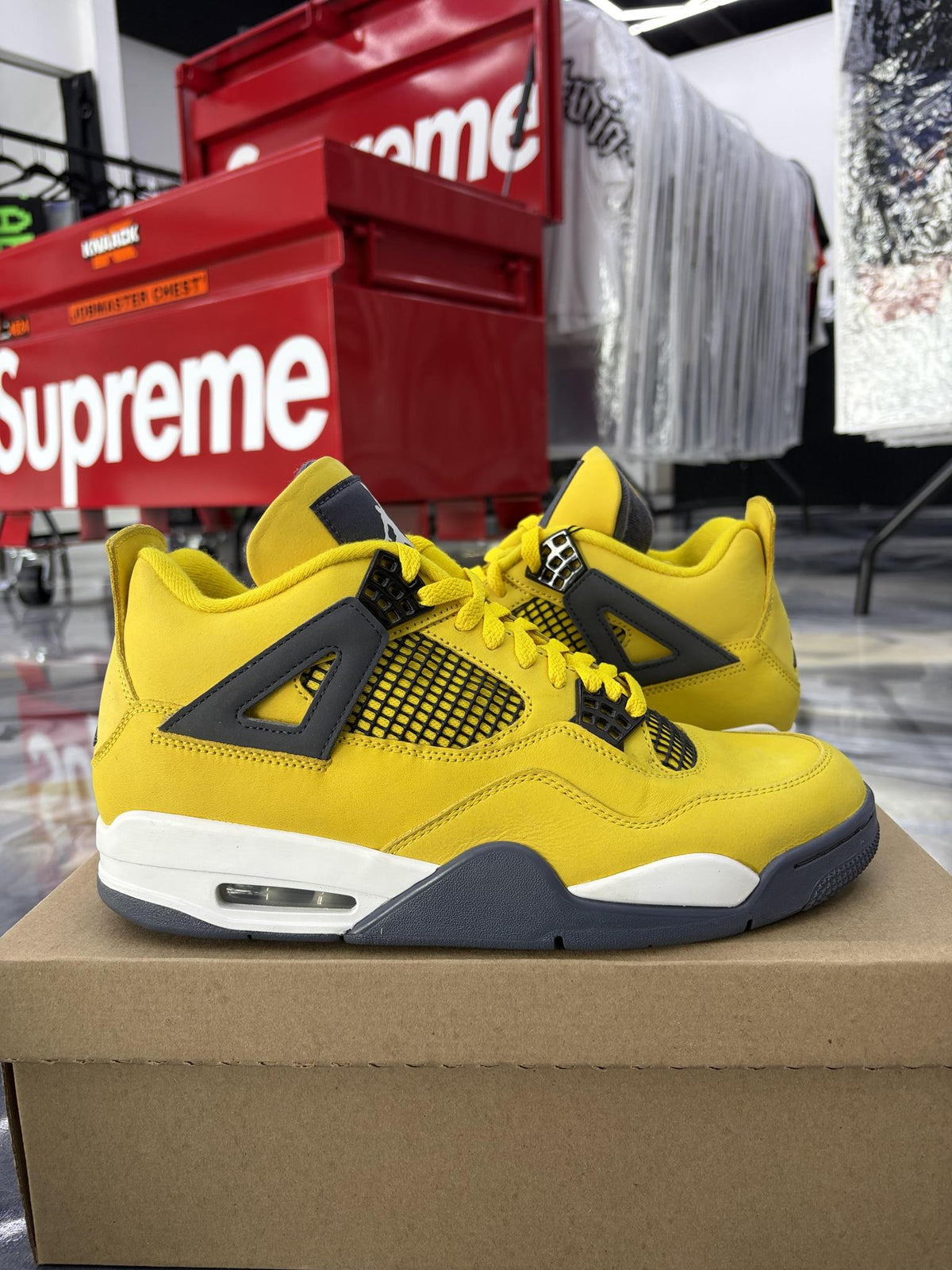 Jordan 4 "Lightning" Used Size 10.5