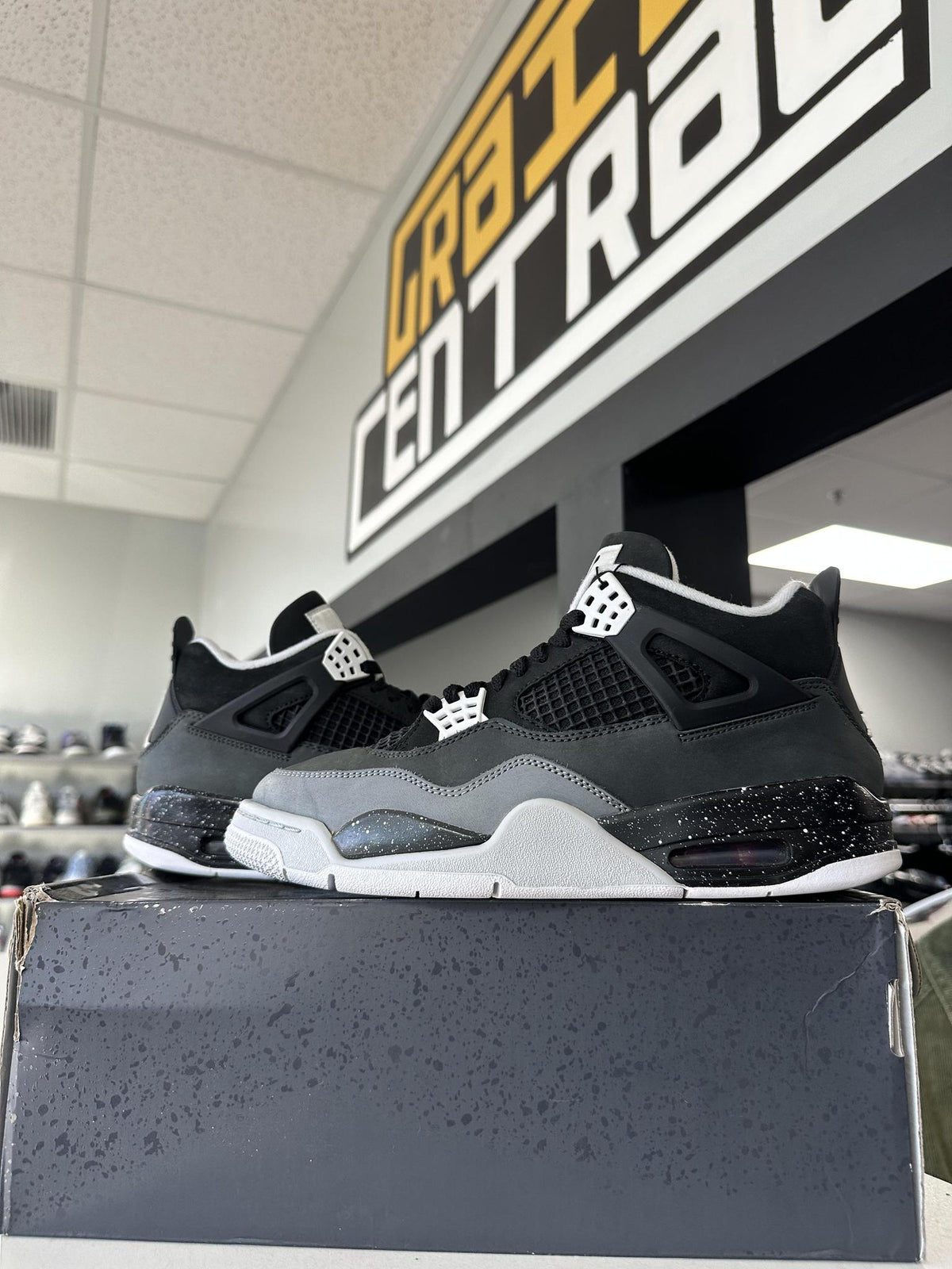 Jordan 4 "Fear" Used Size 9