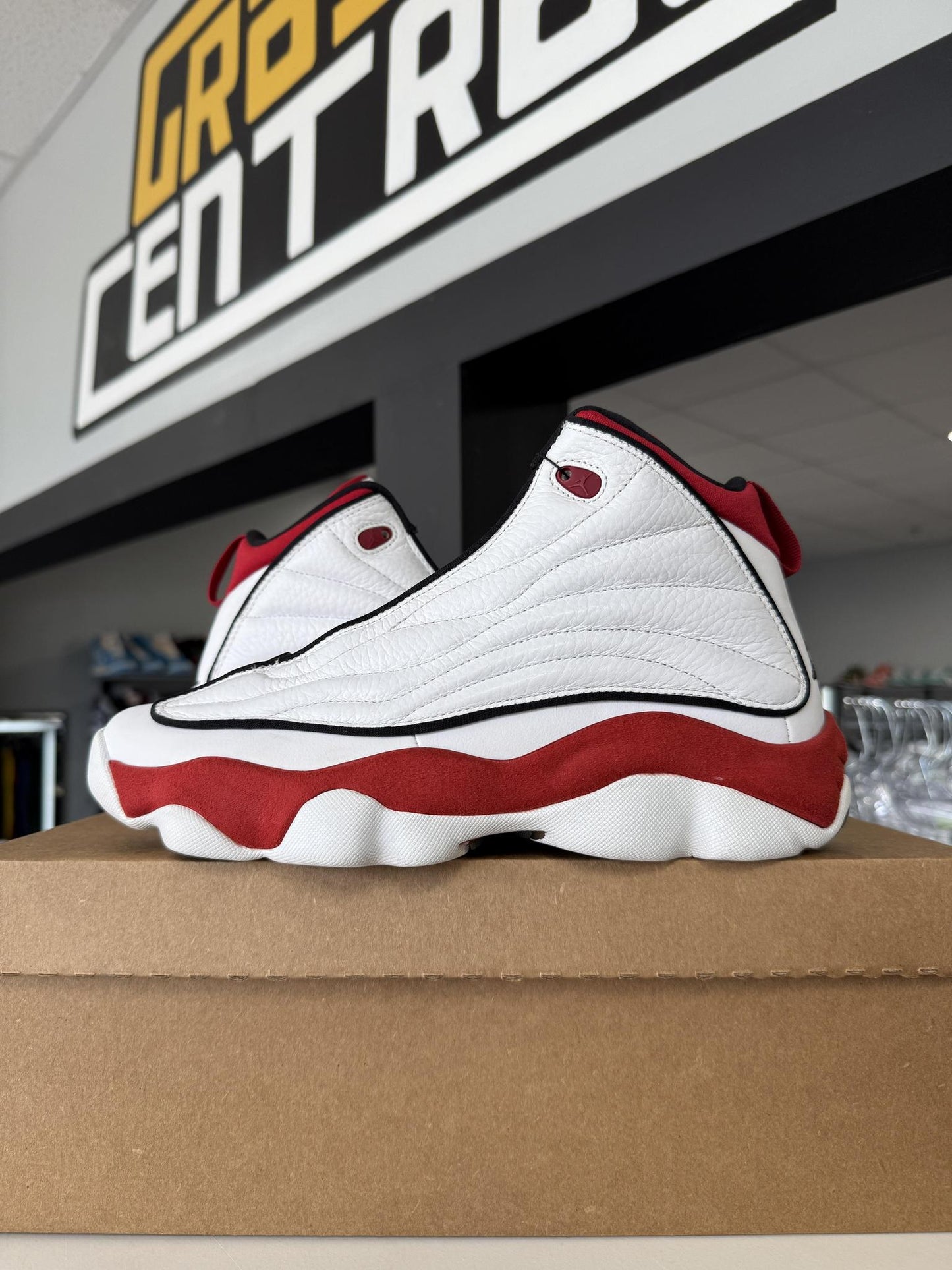Jordan Pro Strong "Chicago" Used Size 8