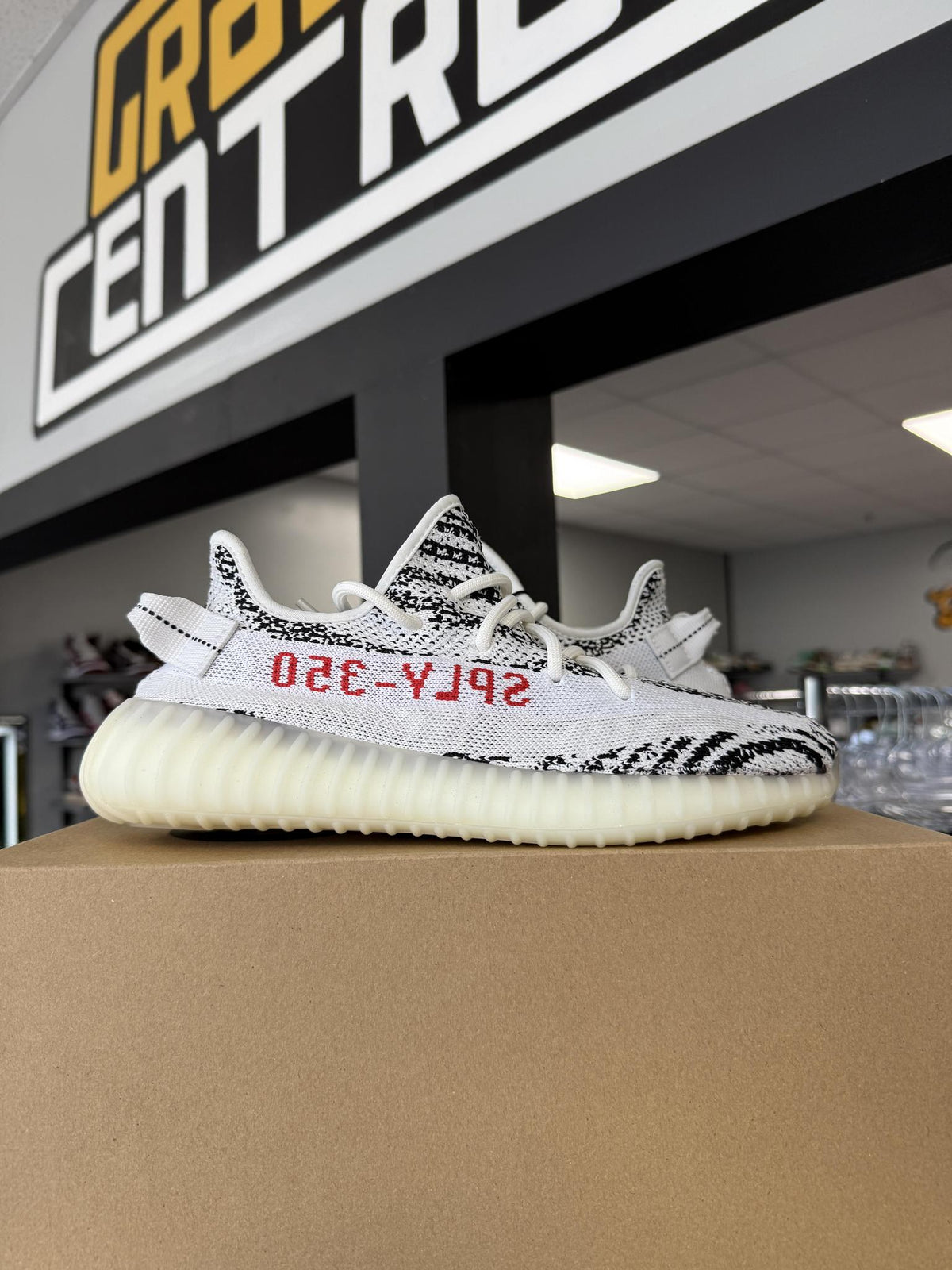 Adidas Yeezy 350 V2 "Zebra" Used Size 7.5