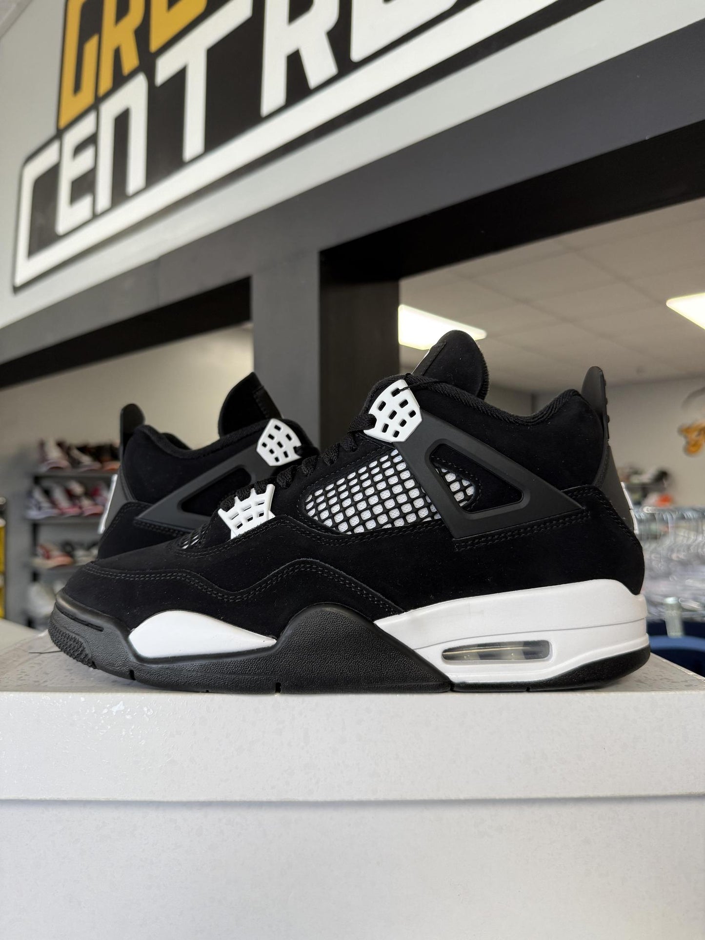 Jordan 4 "White Thunder" Used Size 9