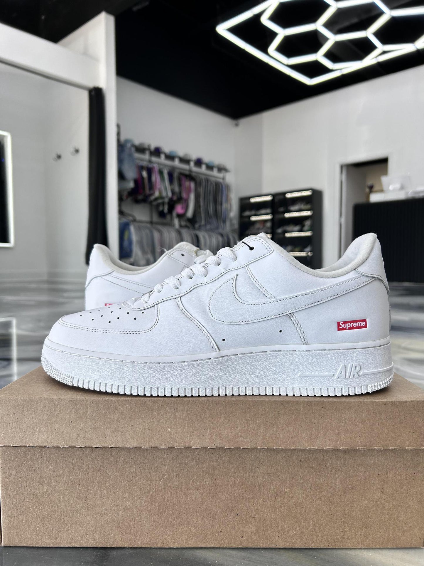 Nike Air Force 1 Low x Supreme "White" Used Size 12