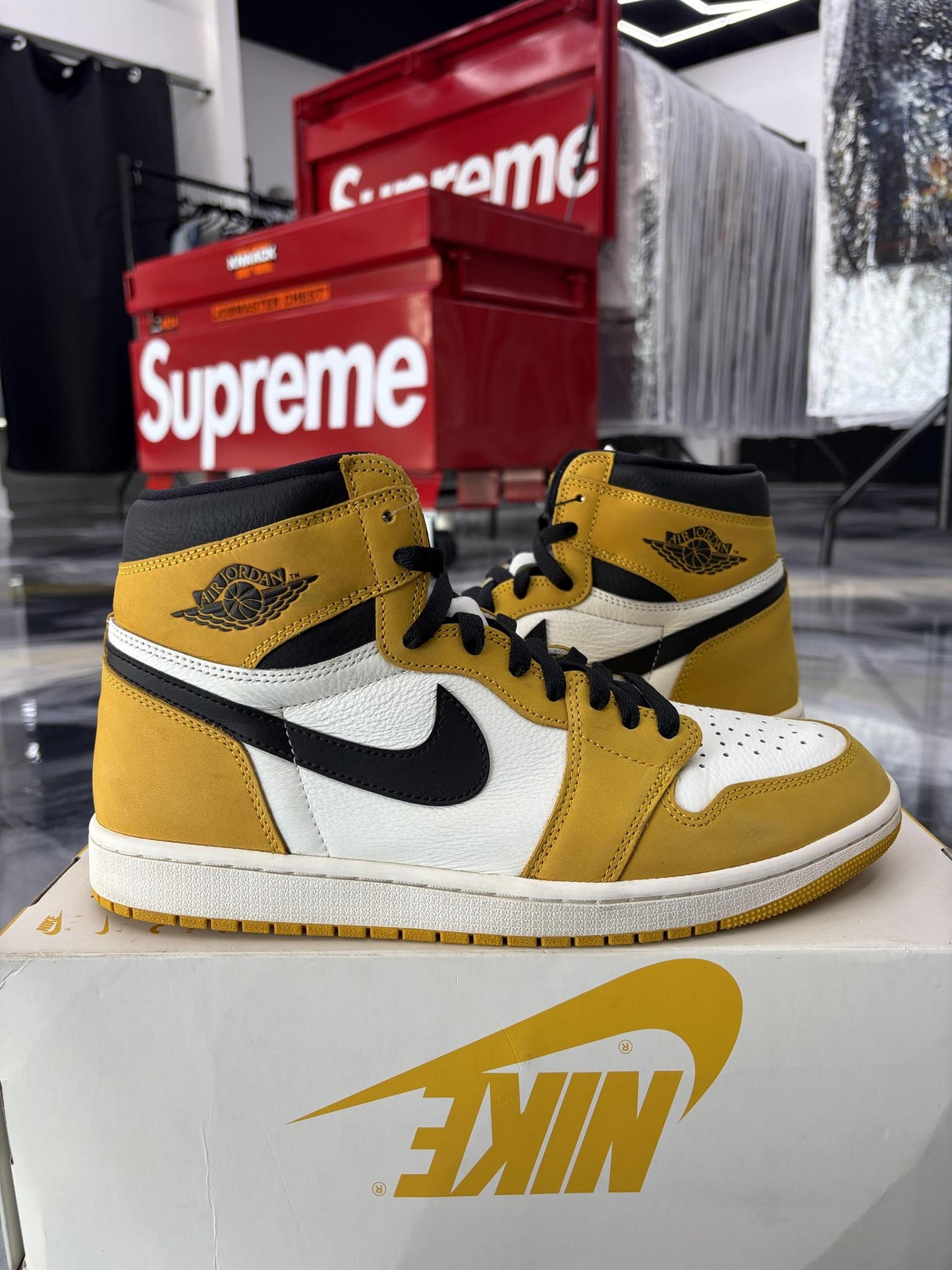 Jordan 1 High "Yellow Ochre" Used Size 11